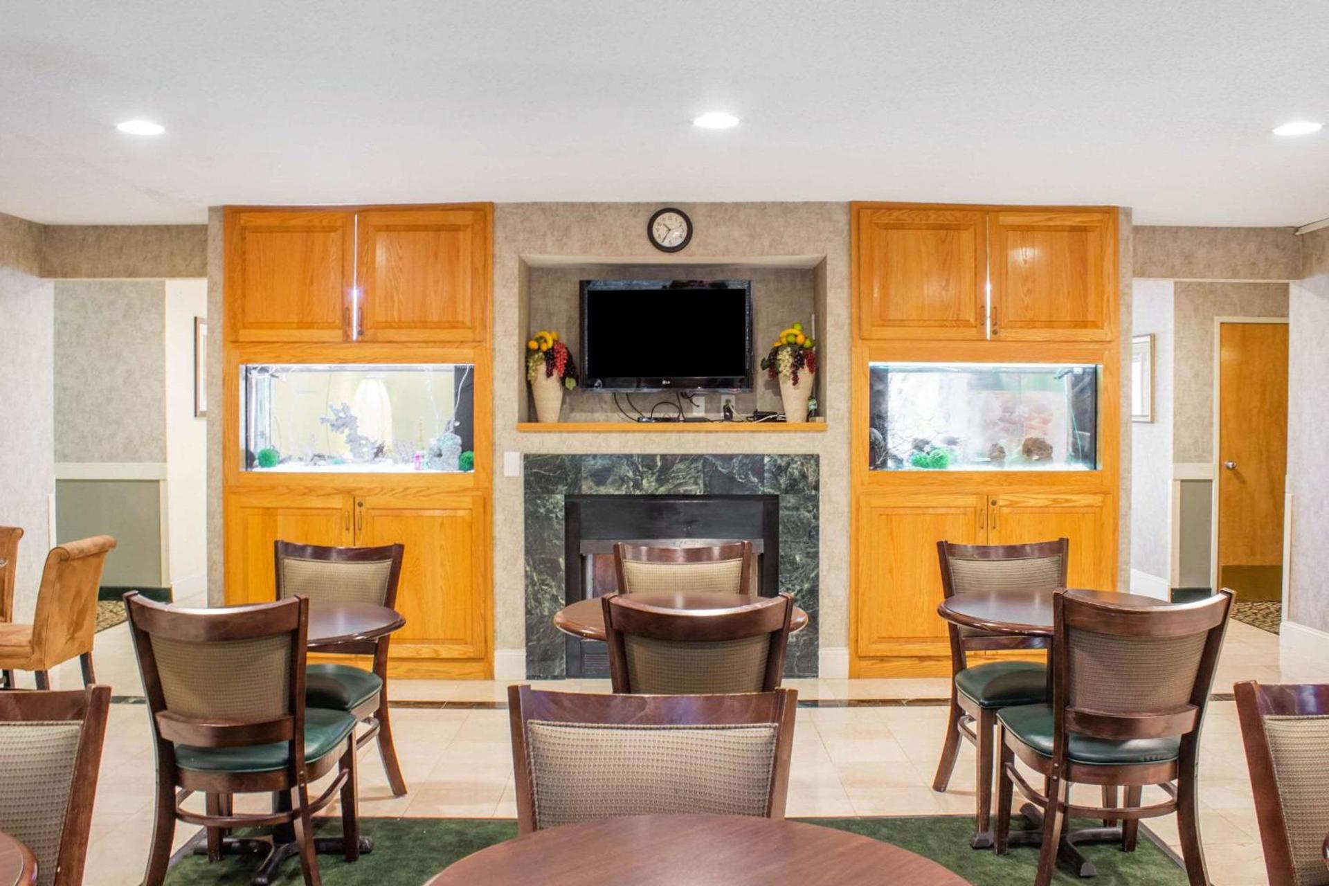 Americas Best Value Inn Raleigh photo 64