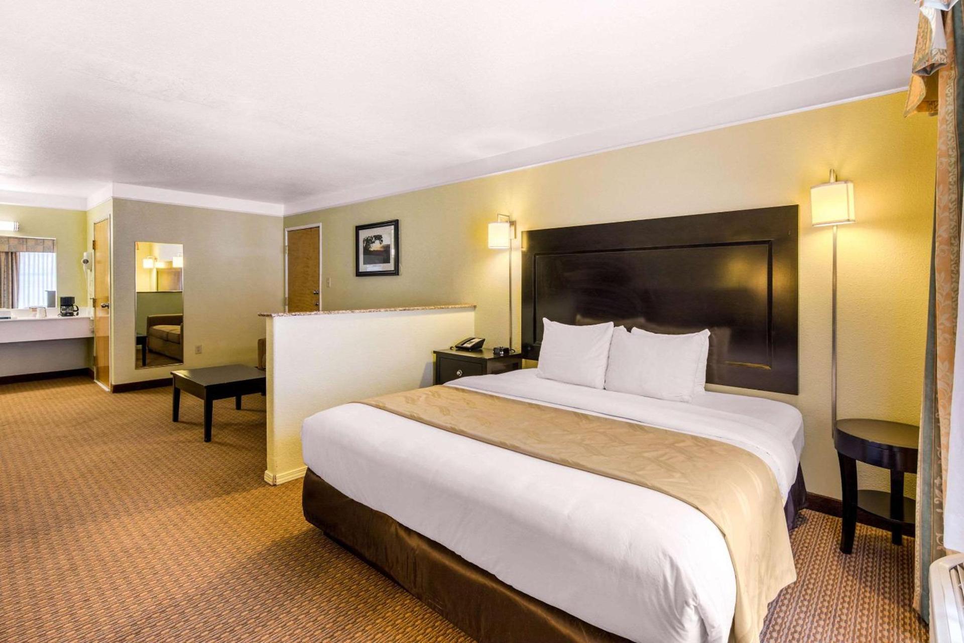 Quality Inn & Suites Gallup I-40 Exit 20 photo 60