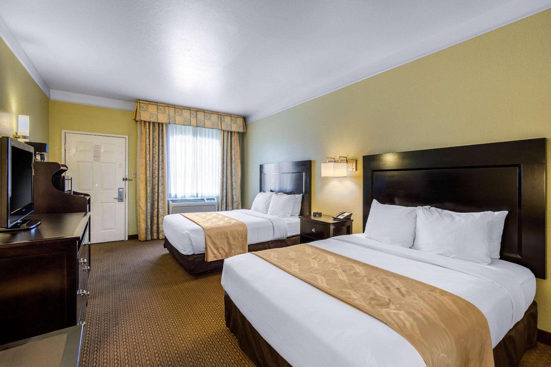 Quality Inn & Suites Gallup I-40 Exit 20 photo 11