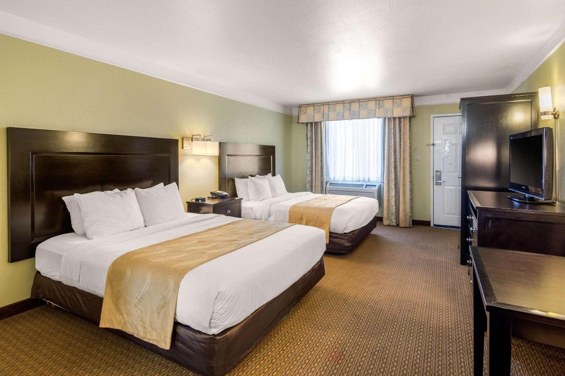 Quality Inn & Suites Gallup I-40 Exit 20 photo 13