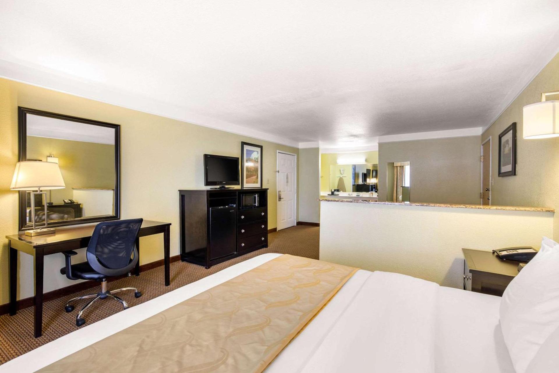 Quality Inn & Suites Gallup I-40 Exit 20 photo 15