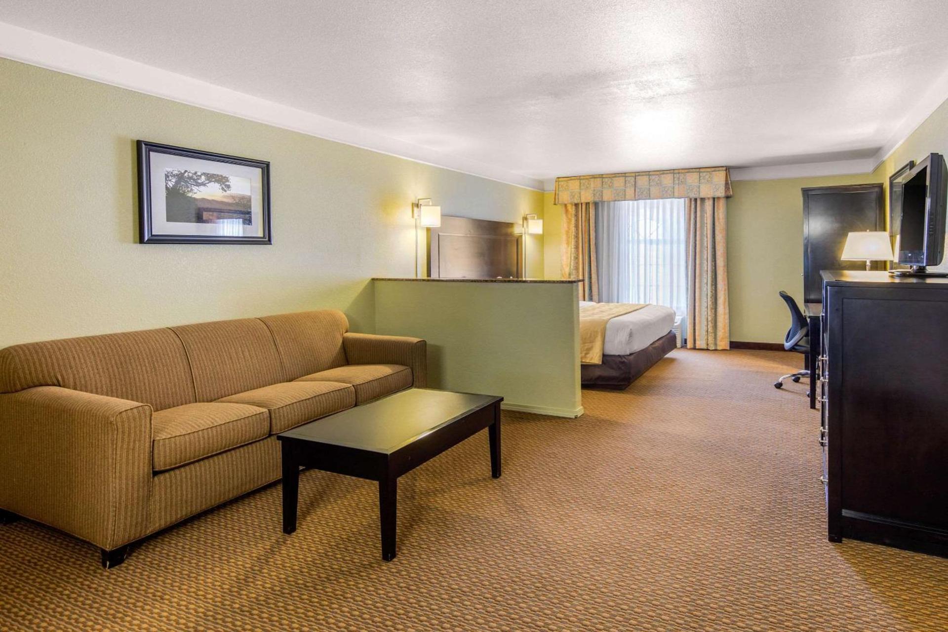 Quality Inn & Suites Gallup I-40 Exit 20 photo 14