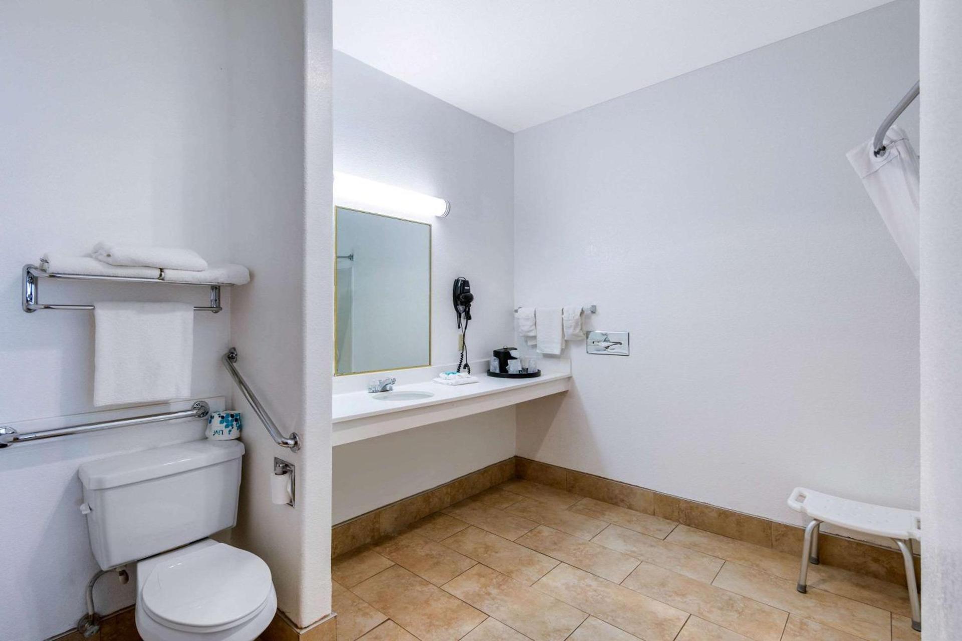 Quality Inn & Suites Gallup I-40 Exit 20 photo 16