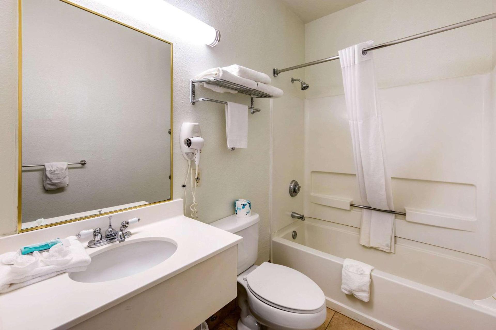 Quality Inn & Suites Gallup I-40 Exit 20 photo 19