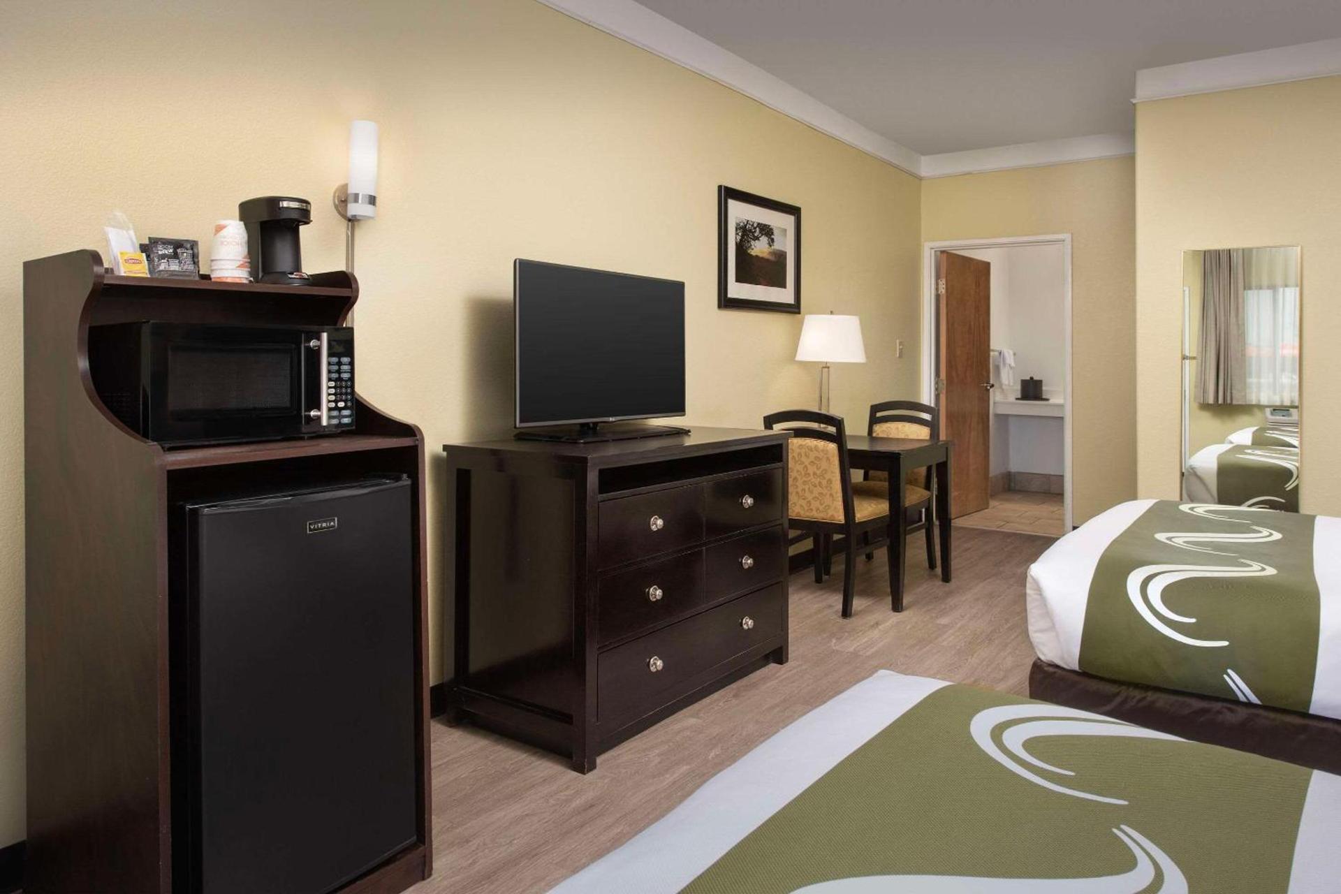 Quality Inn & Suites Gallup I-40 Exit 20 photo 23