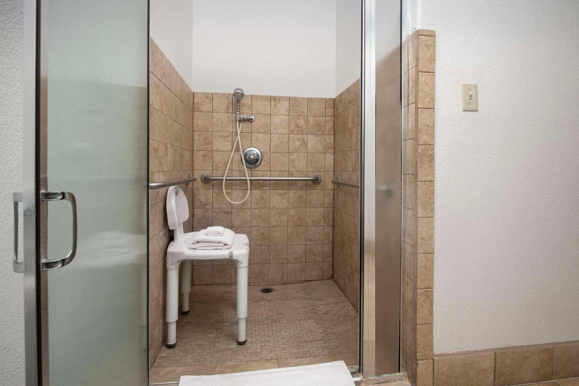 Quality Inn & Suites Gallup I-40 Exit 20 photo 26