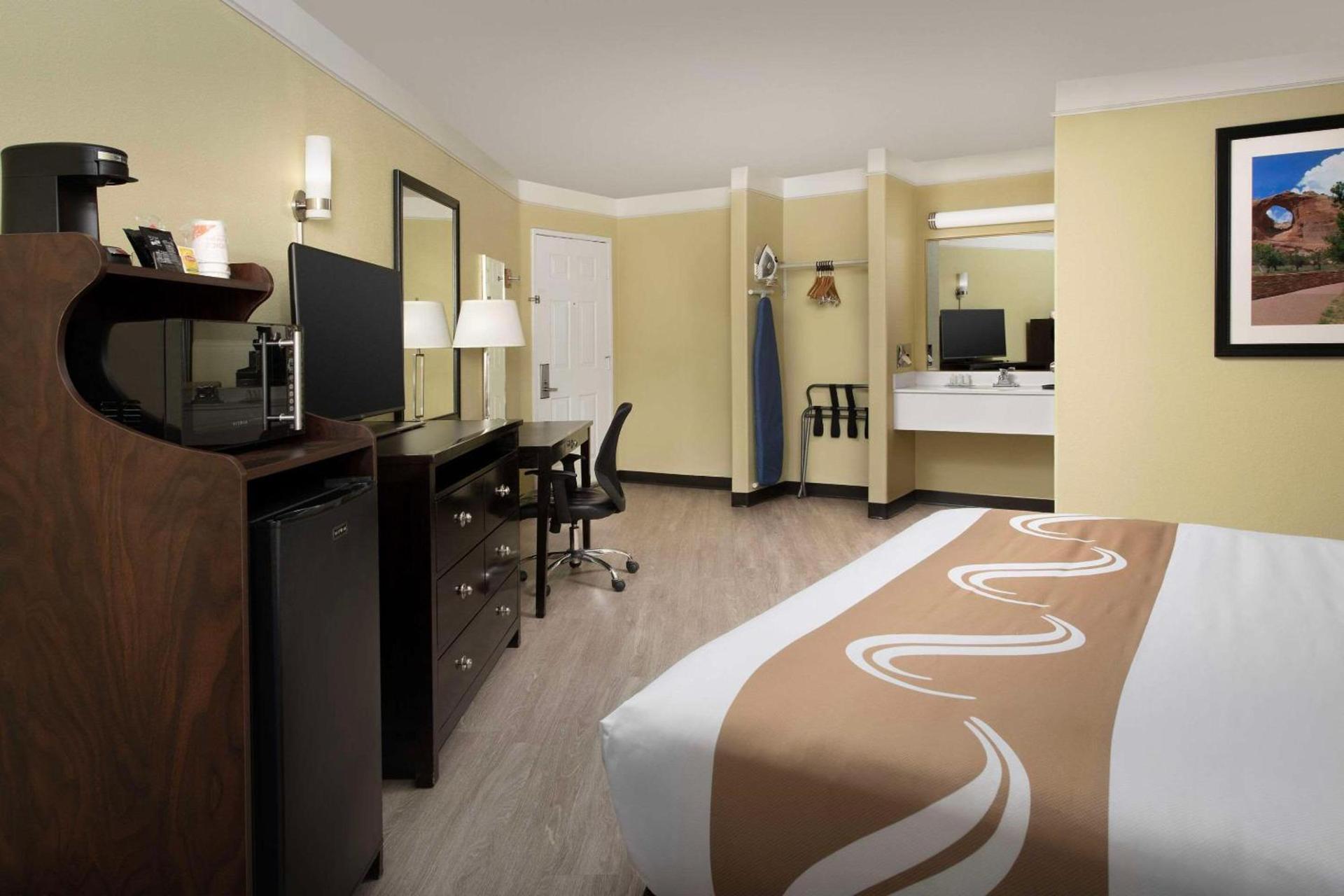 Quality Inn & Suites Gallup I-40 Exit 20 photo 28
