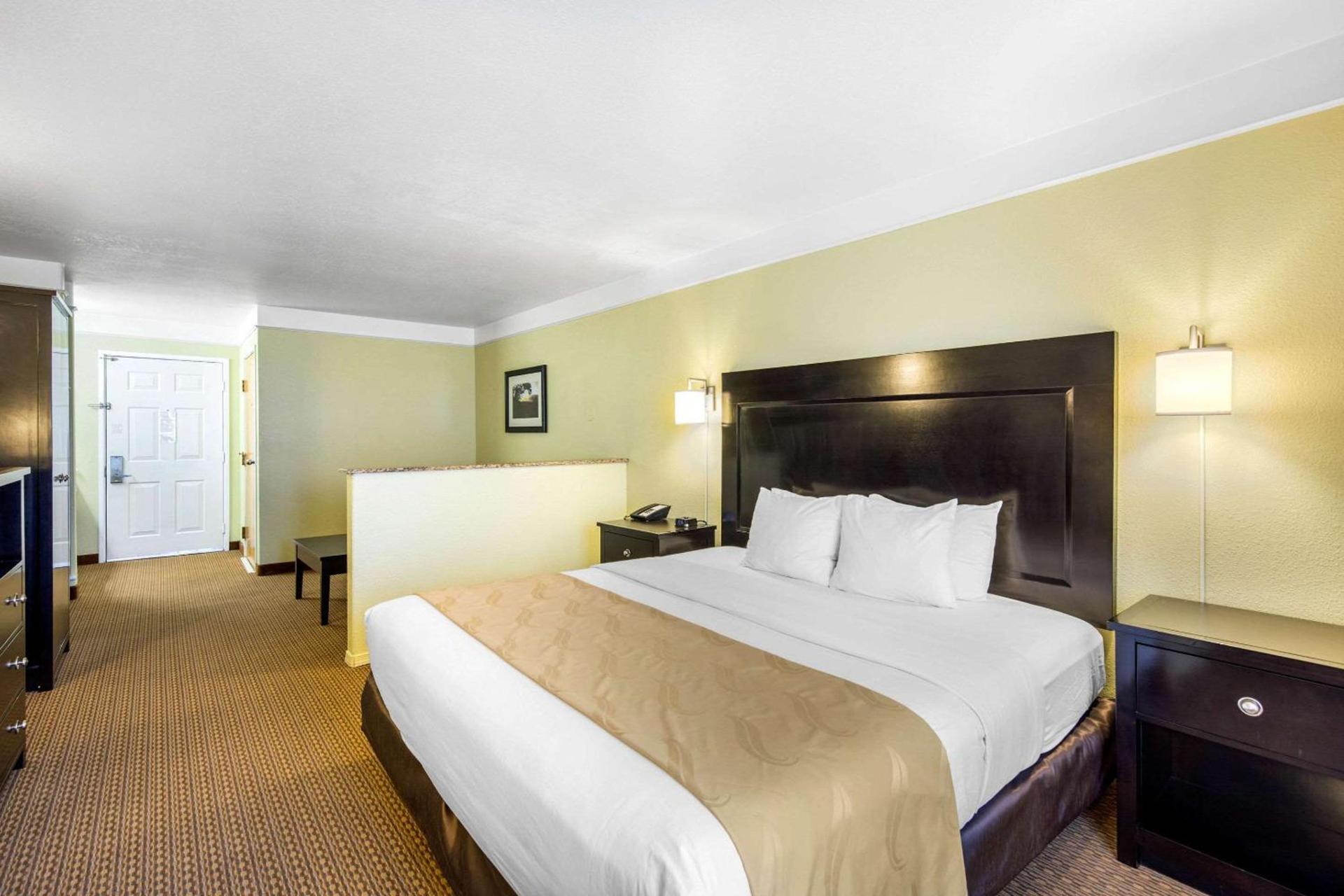 Quality Inn & Suites Gallup I-40 Exit 20 photo 35