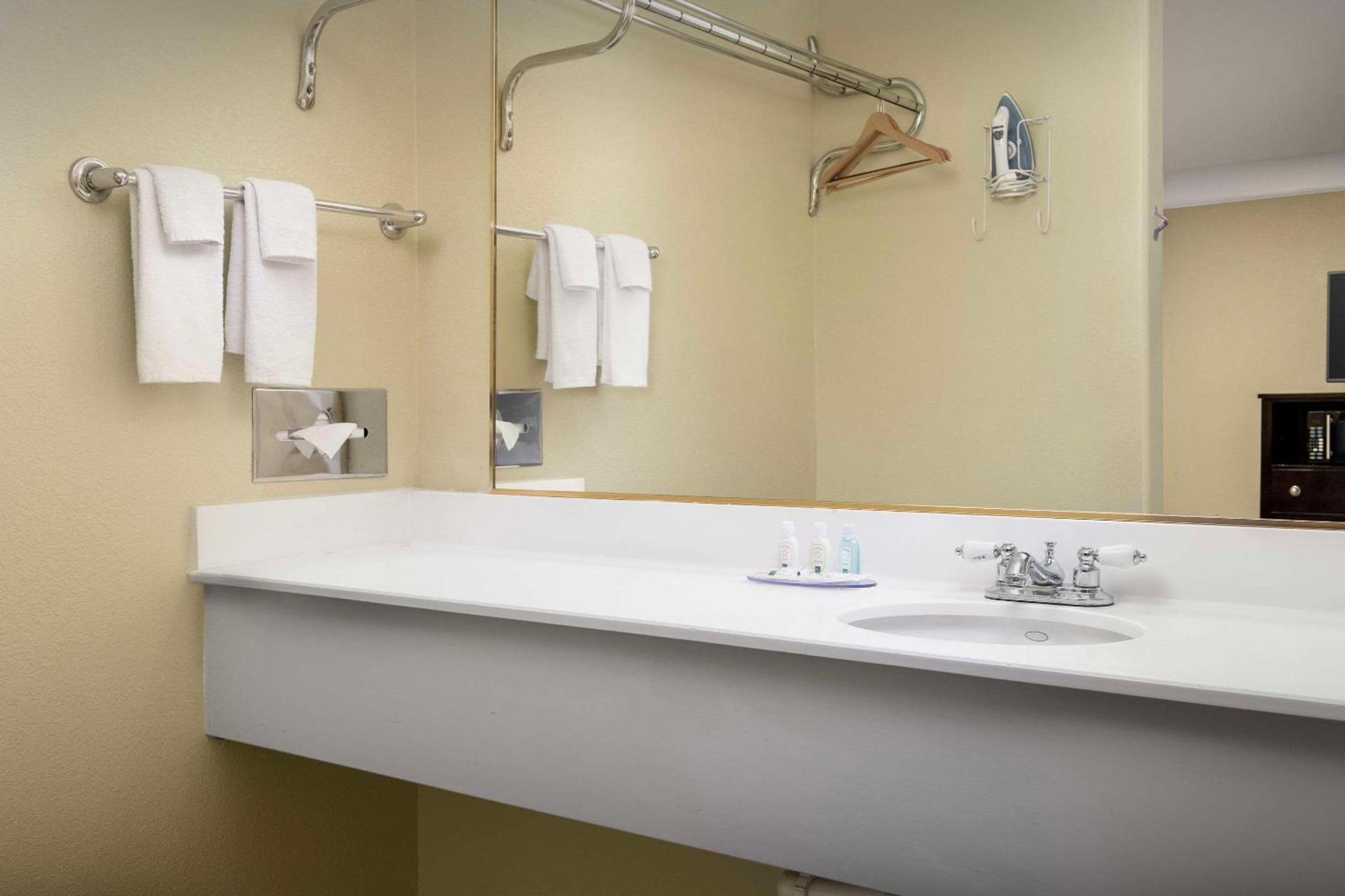 Quality Inn & Suites Gallup I-40 Exit 20 photo 45