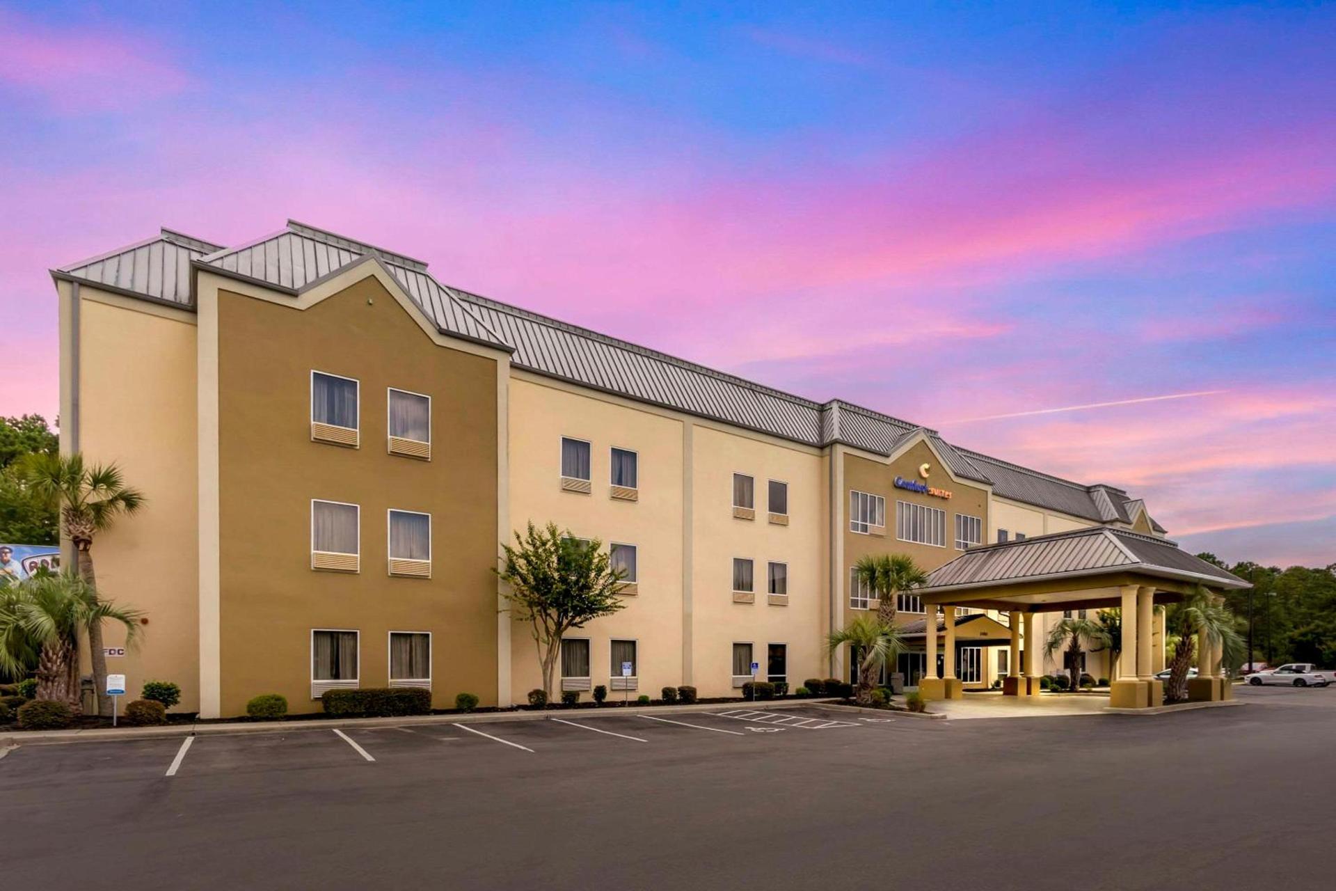 Comfort Suites At the University photo 2
