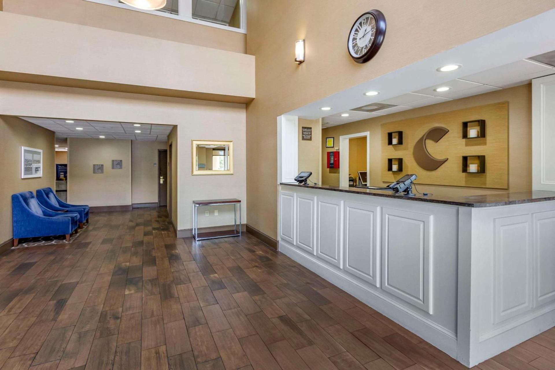 Comfort Suites At the University photo 5