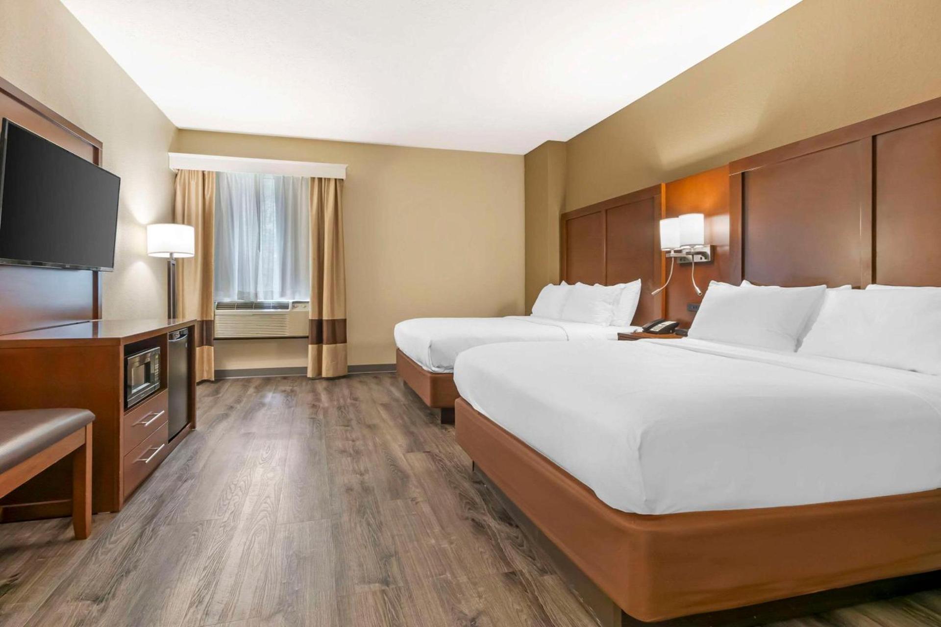 Comfort Suites At the University photo 15
