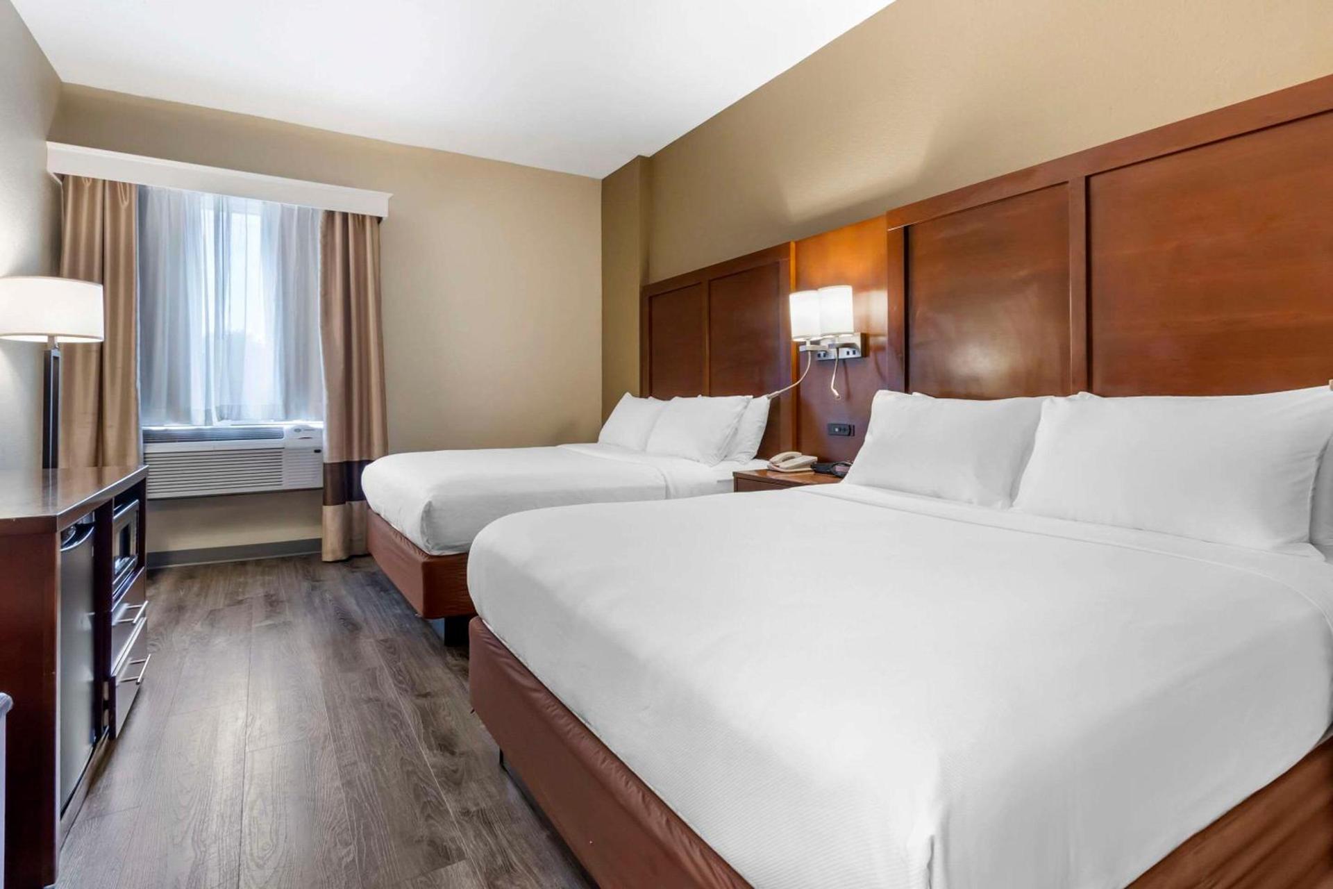 Comfort Suites At the University photo 18