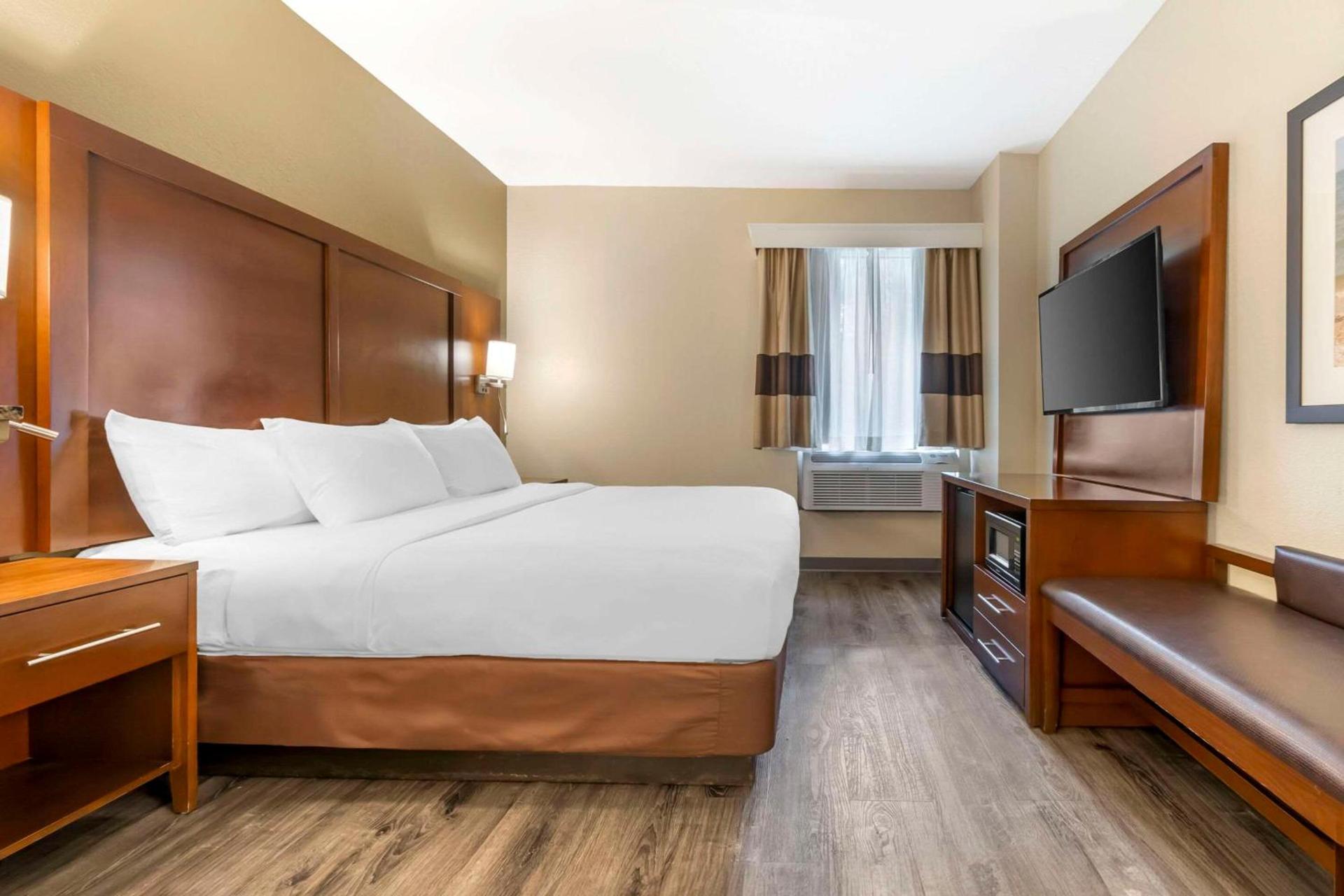 Comfort Suites At the University photo 20
