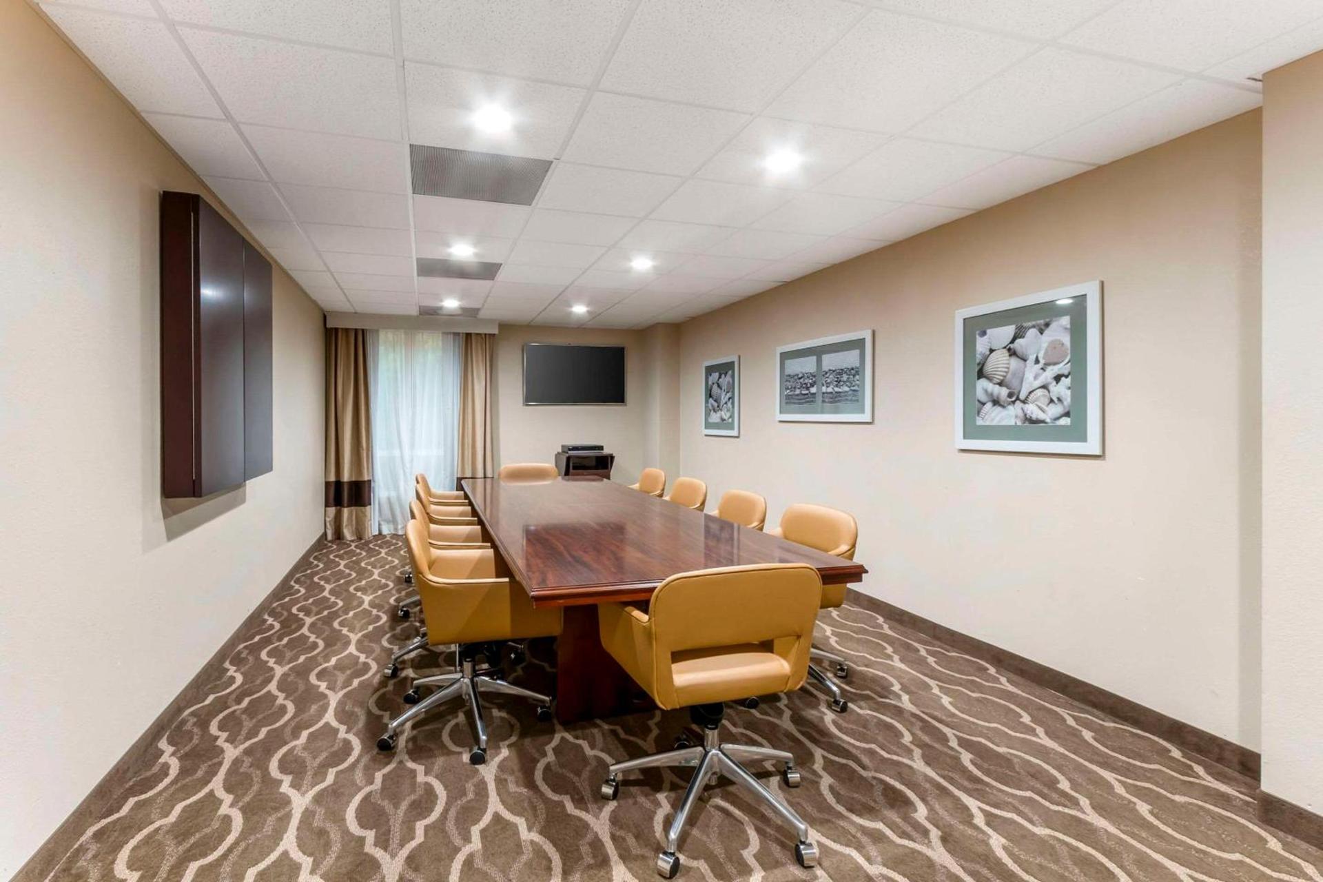 Comfort Suites At the University photo 24