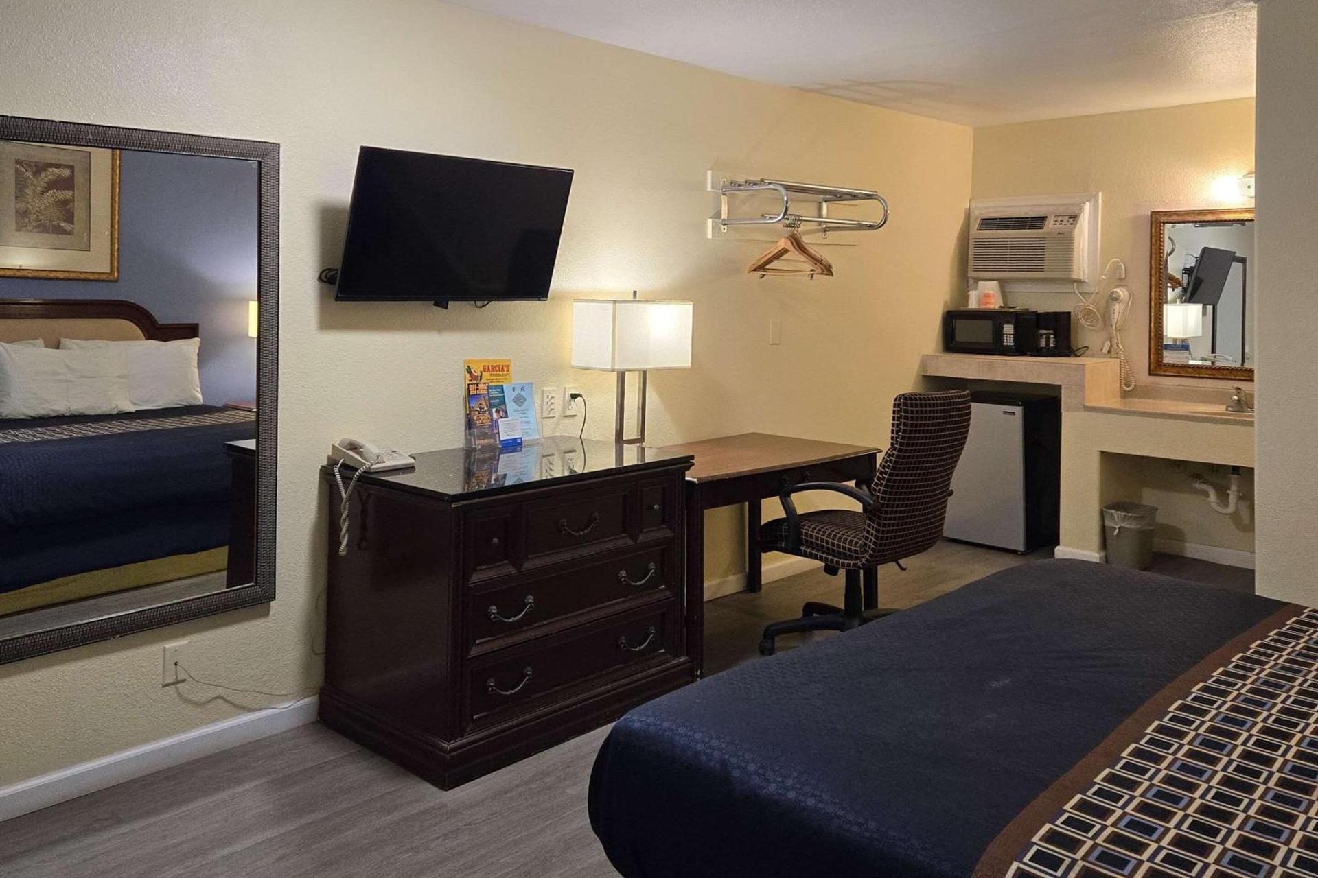 Rodeway Inn & Suites Blythe I-10 photo 19