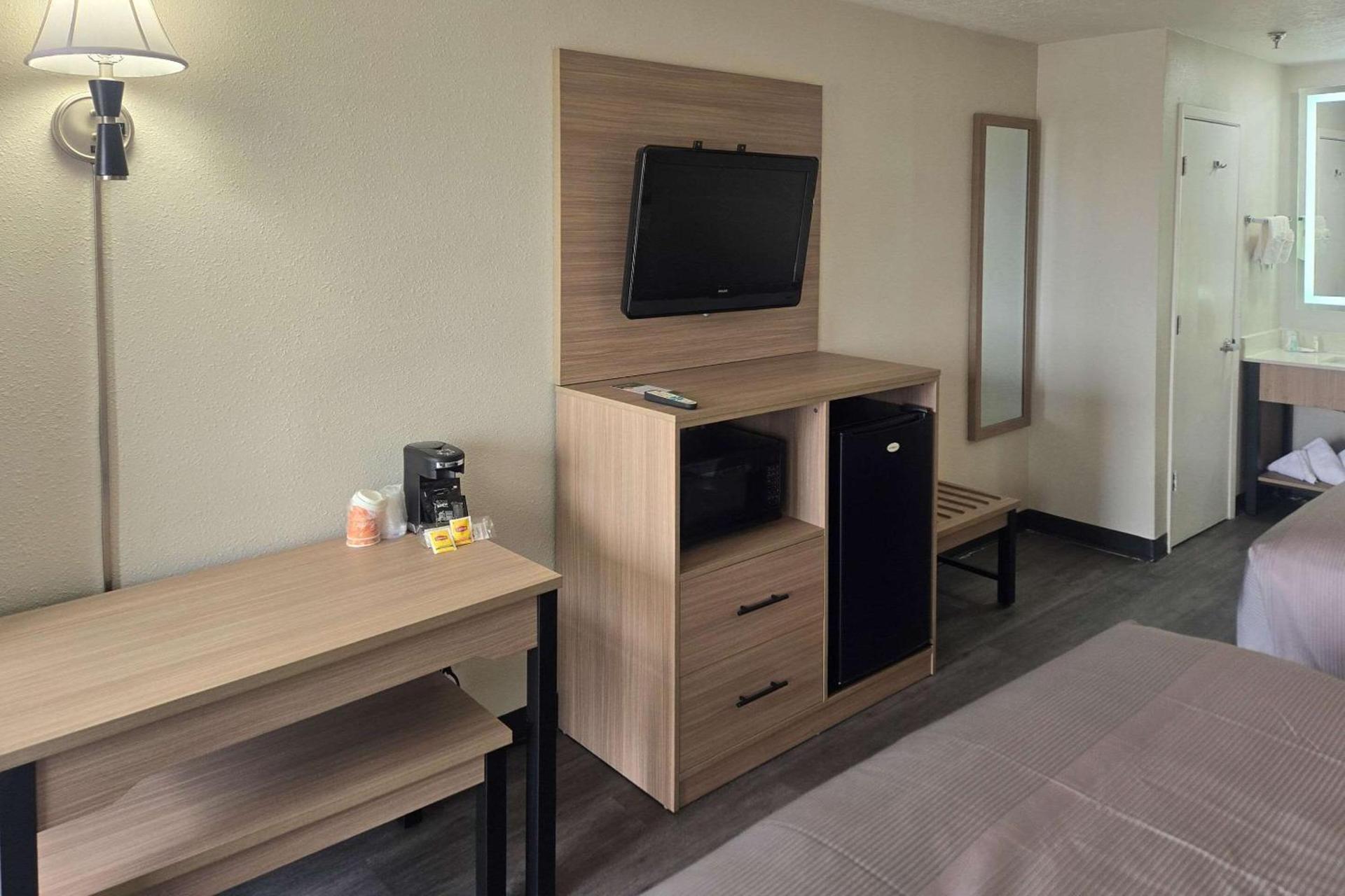 Quality Inn & Suites Sunport Airport Albuquerque photo 3