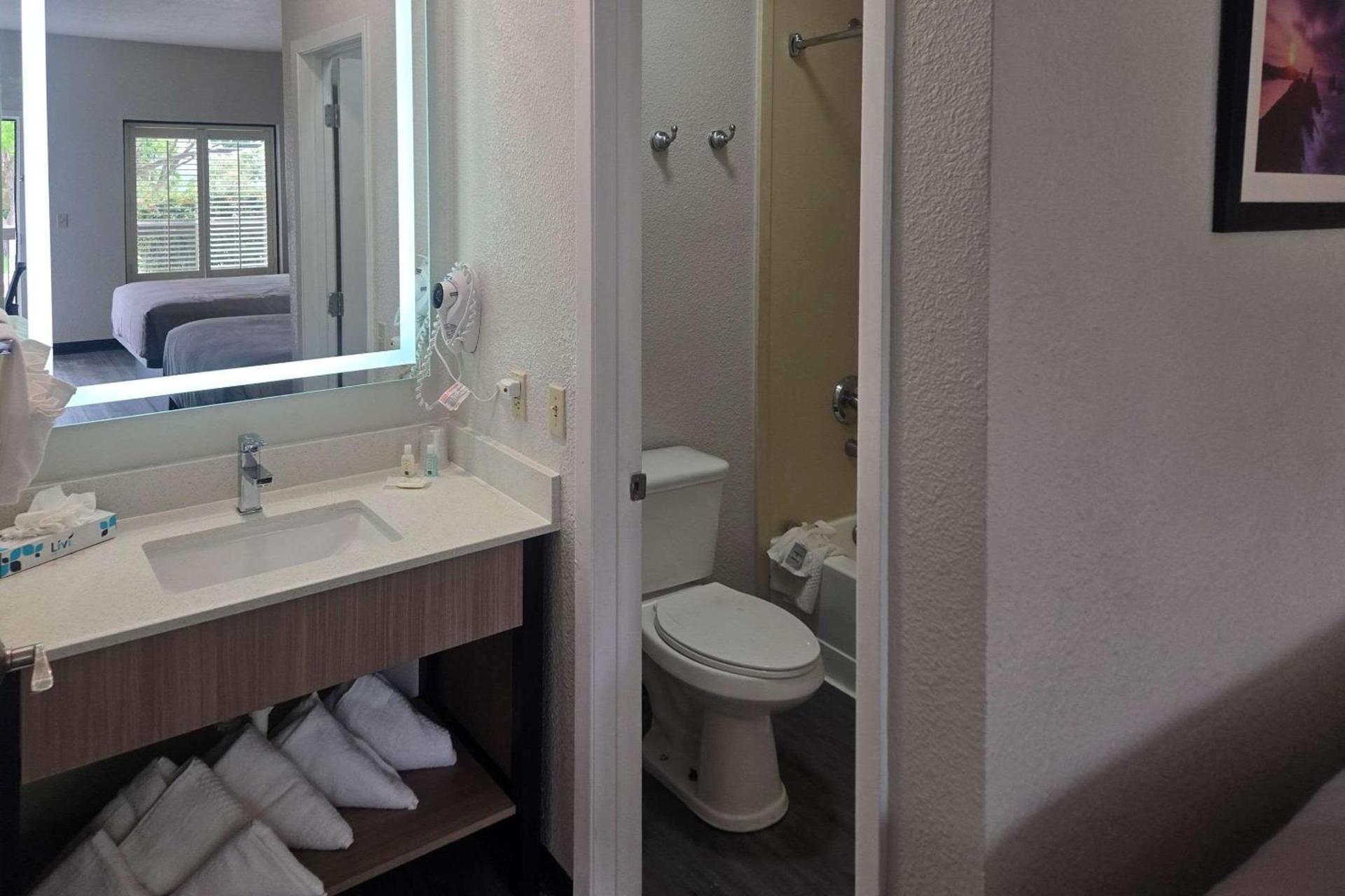Quality Inn & Suites Sunport Airport Albuquerque photo 19
