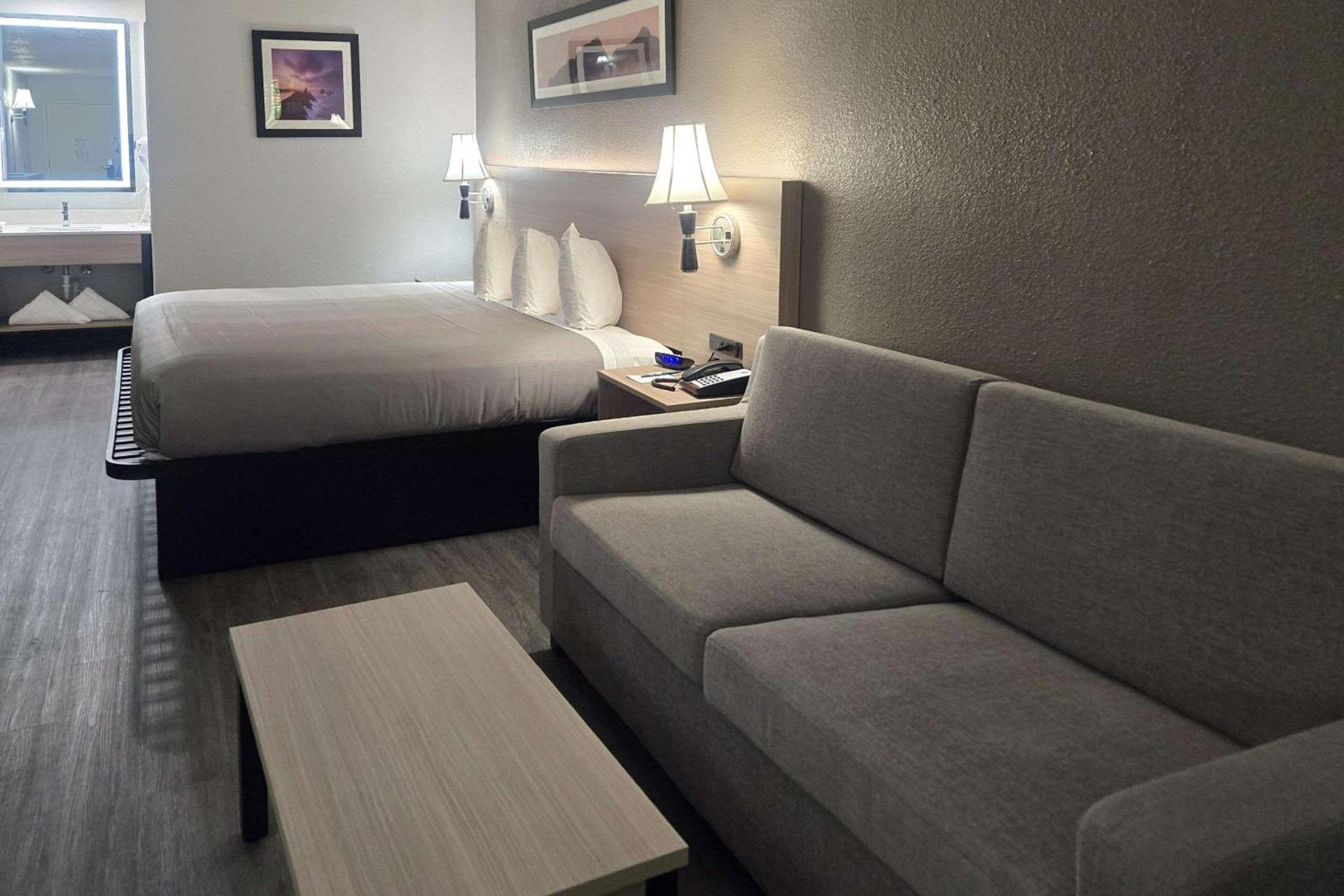Quality Inn & Suites Sunport Airport Albuquerque photo 8