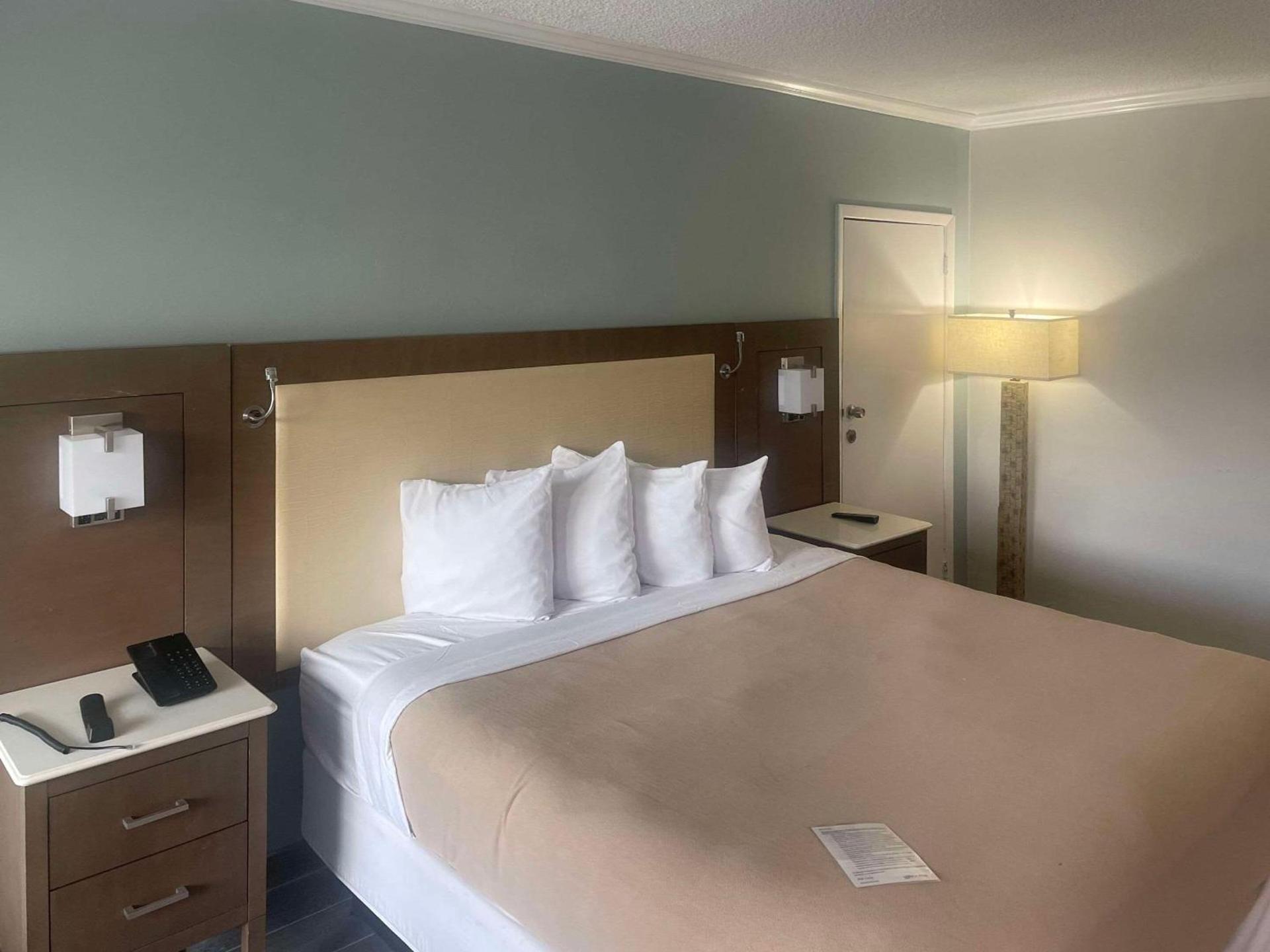 Rodeway Inn photo 5