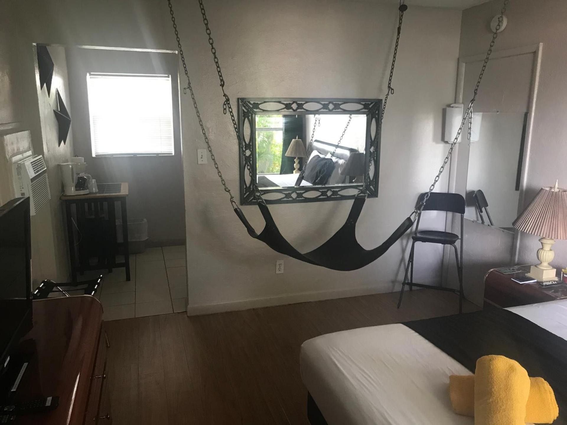 INN LEATHER GUEST HOUSE-GAY MALE ONLY photo 44