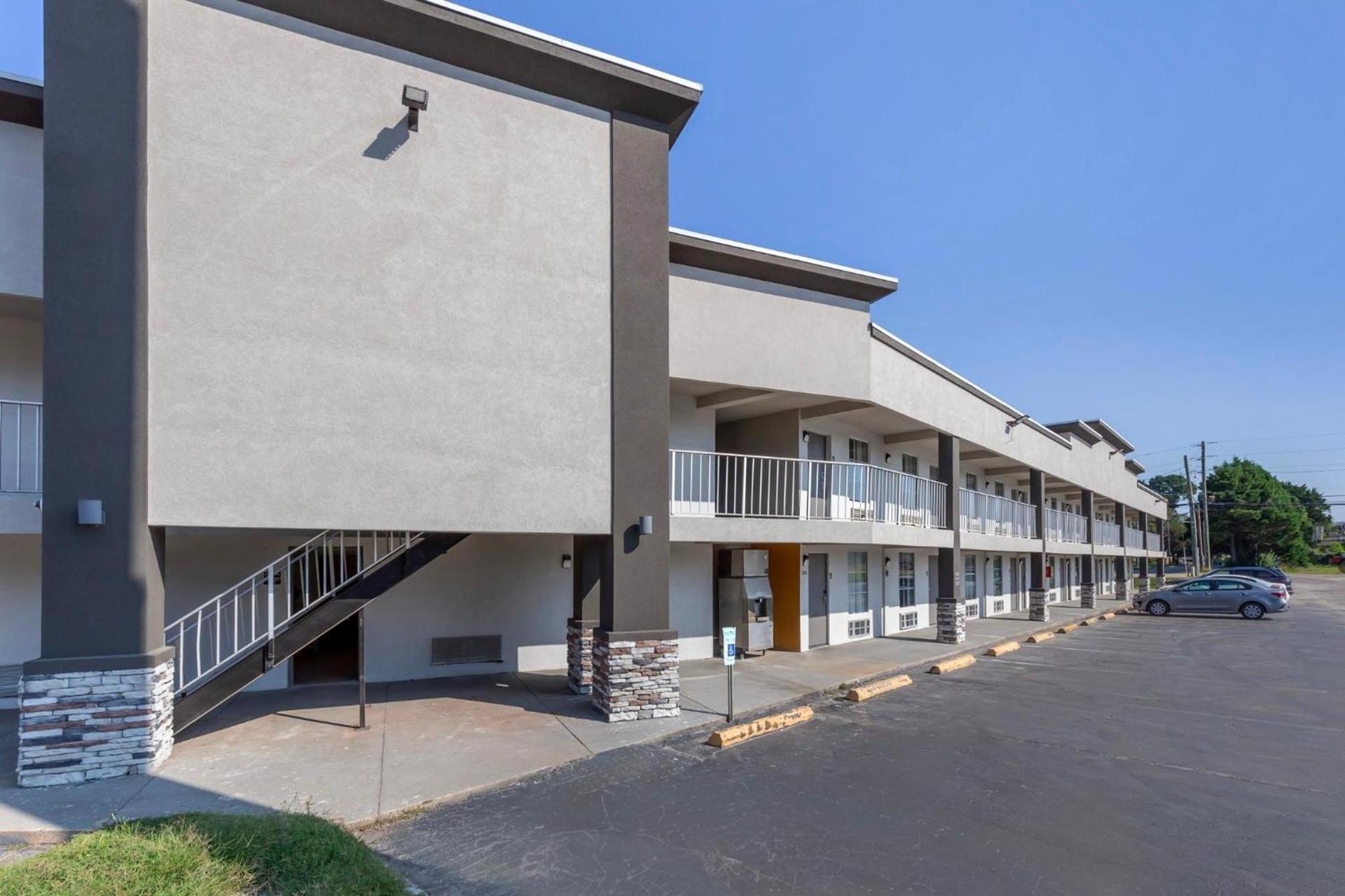 Red Roof Inn Dunn photo 29