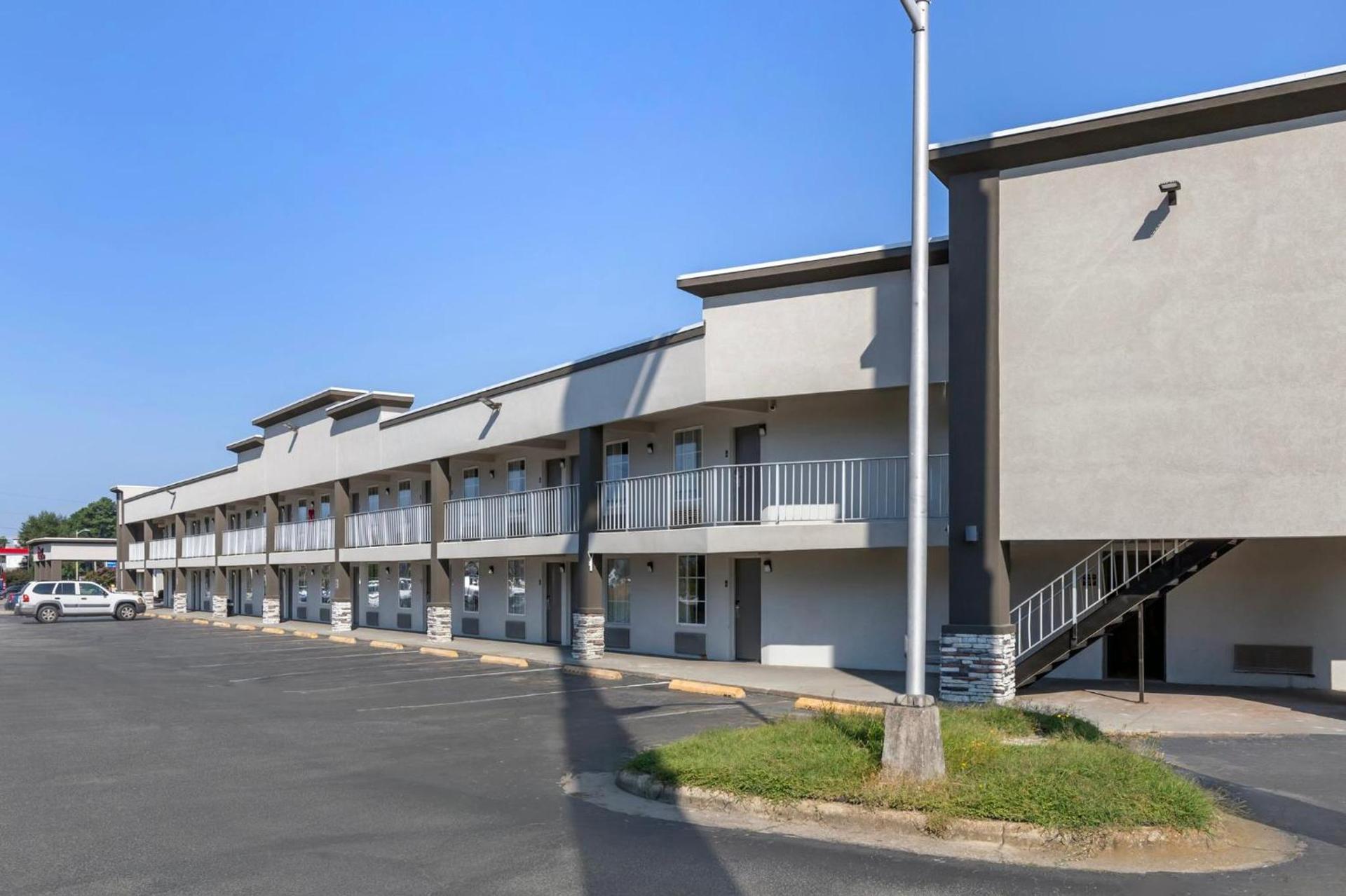 Red Roof Inn Dunn photo 31