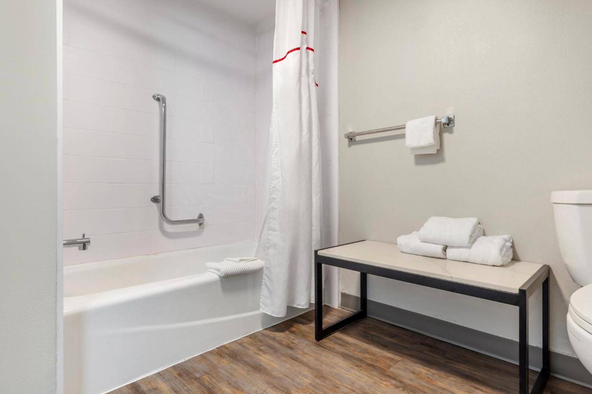 Red Roof Inn Dunn photo 24