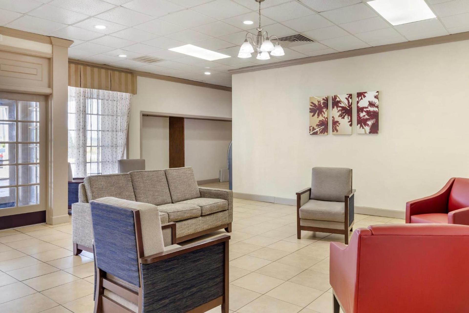 Red Roof Inn Dunn photo 16