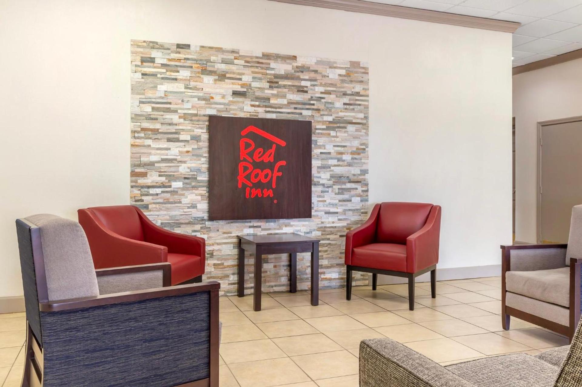 Red Roof Inn Dunn photo 18
