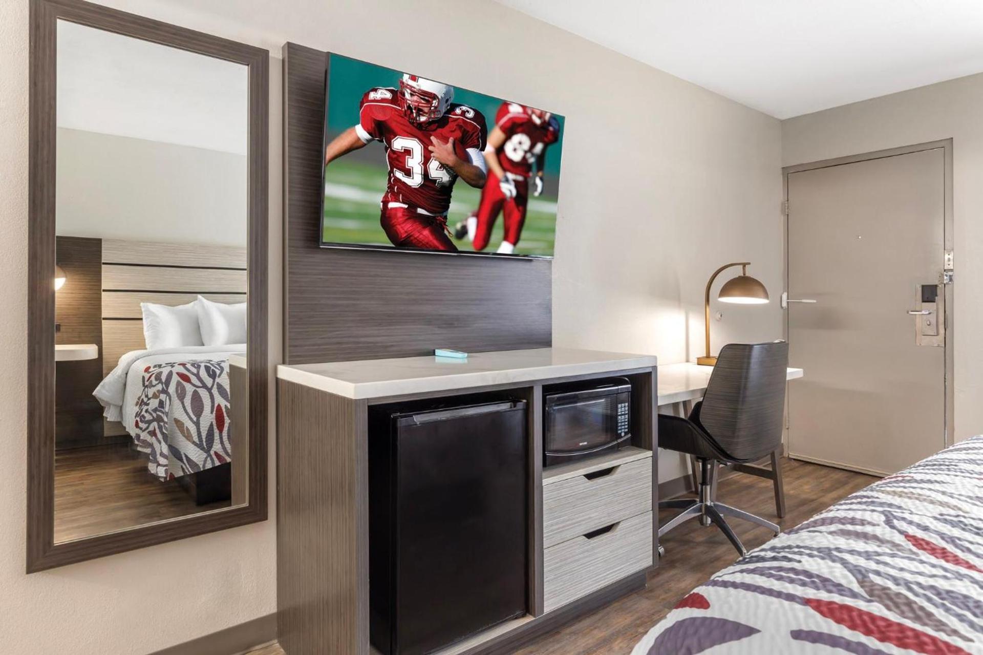 Red Roof Inn Dunn photo 23