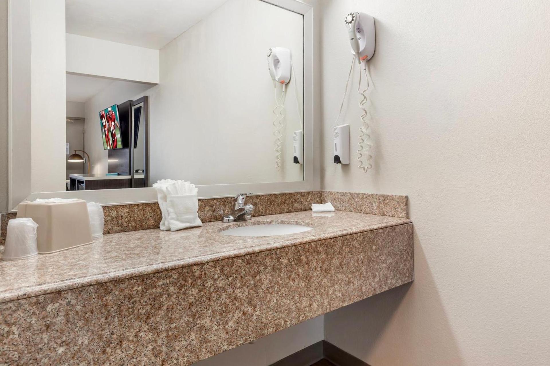 Red Roof Inn Dunn photo 25