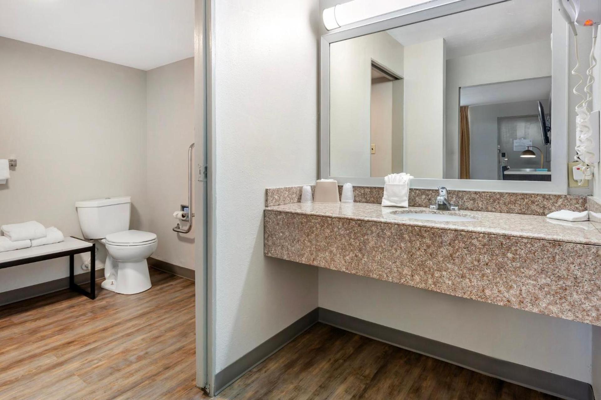 Red Roof Inn Dunn photo 26