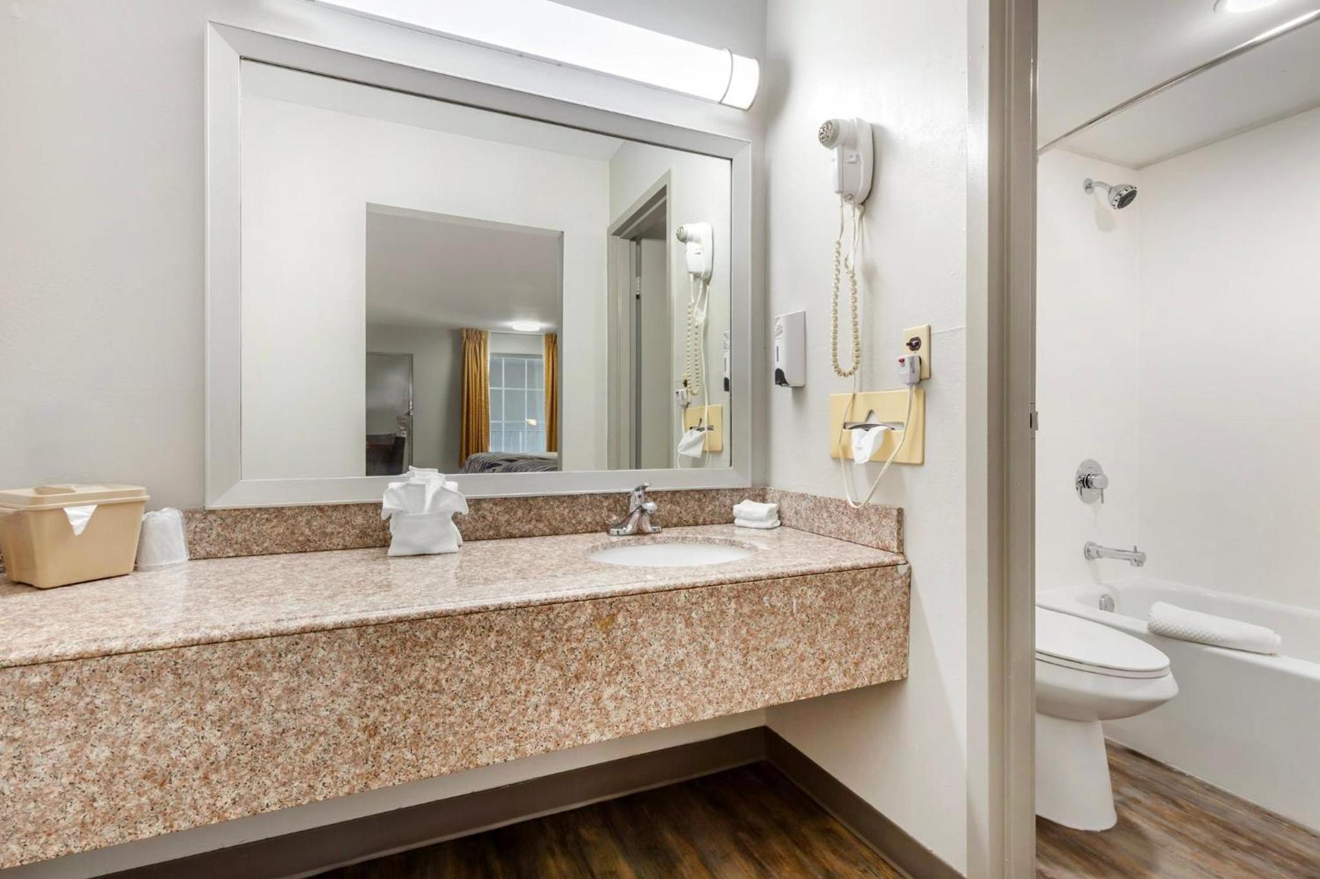Red Roof Inn Dunn photo 10