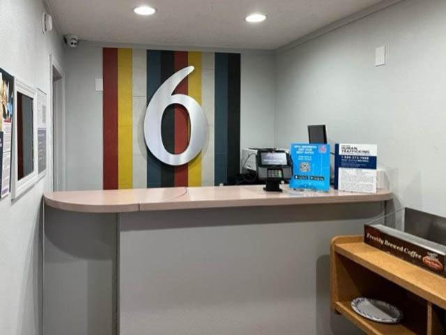Motel 6 Portland OR Southeast photo 27