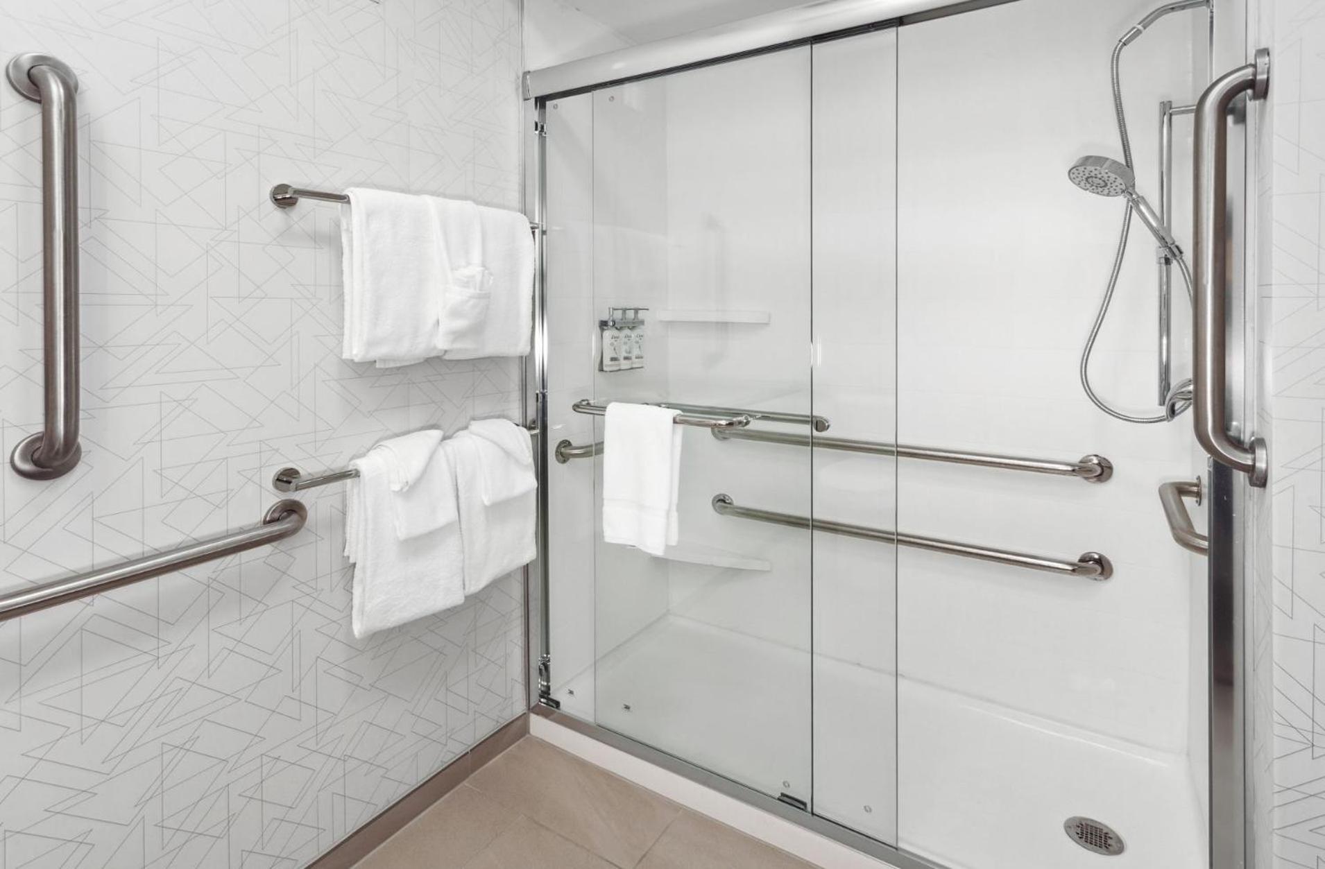 Holiday Inn Express Fremont by IHG photo 41