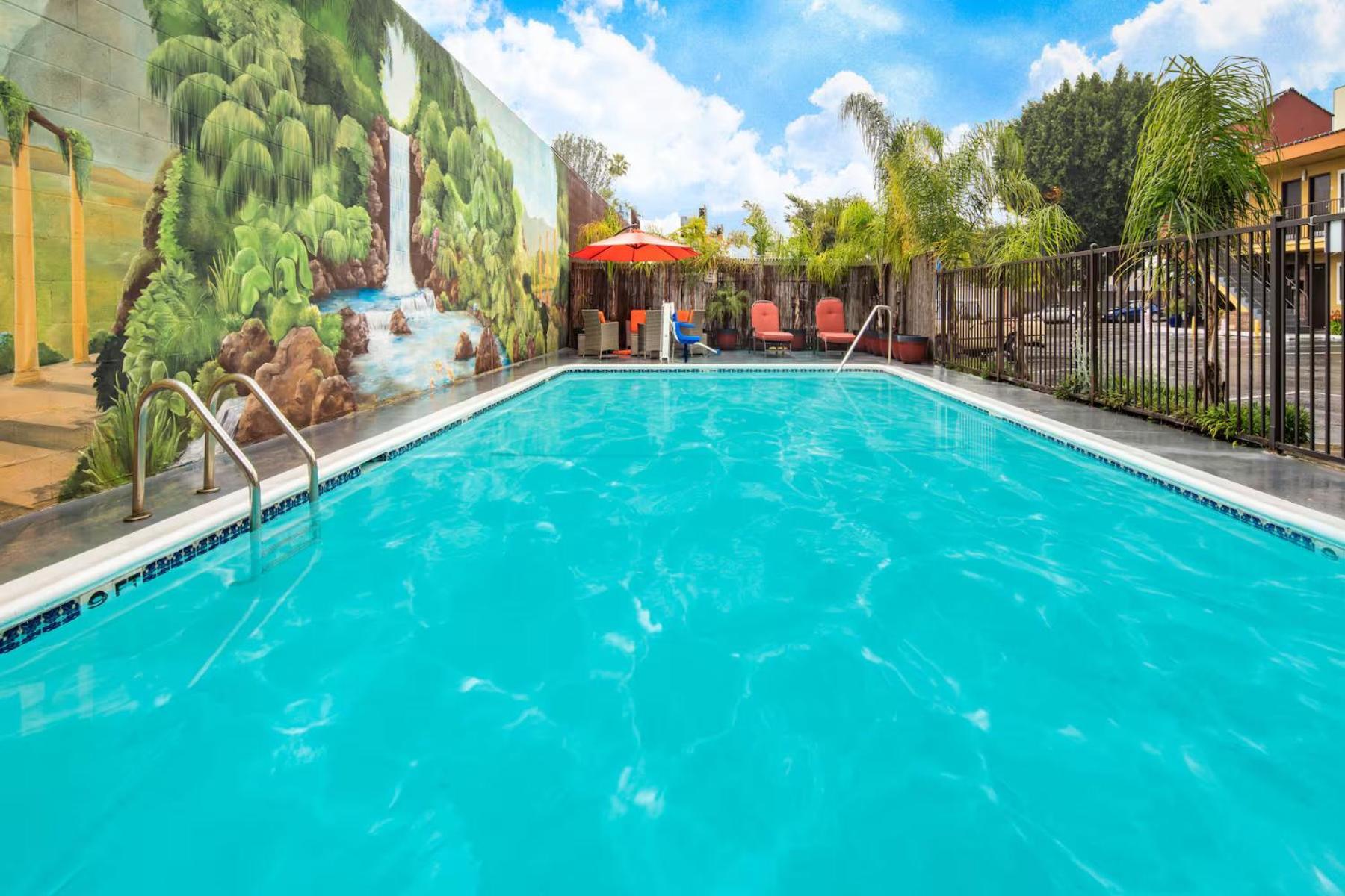 Travelodge by Wyndham Burbank-Glendale photo 20
