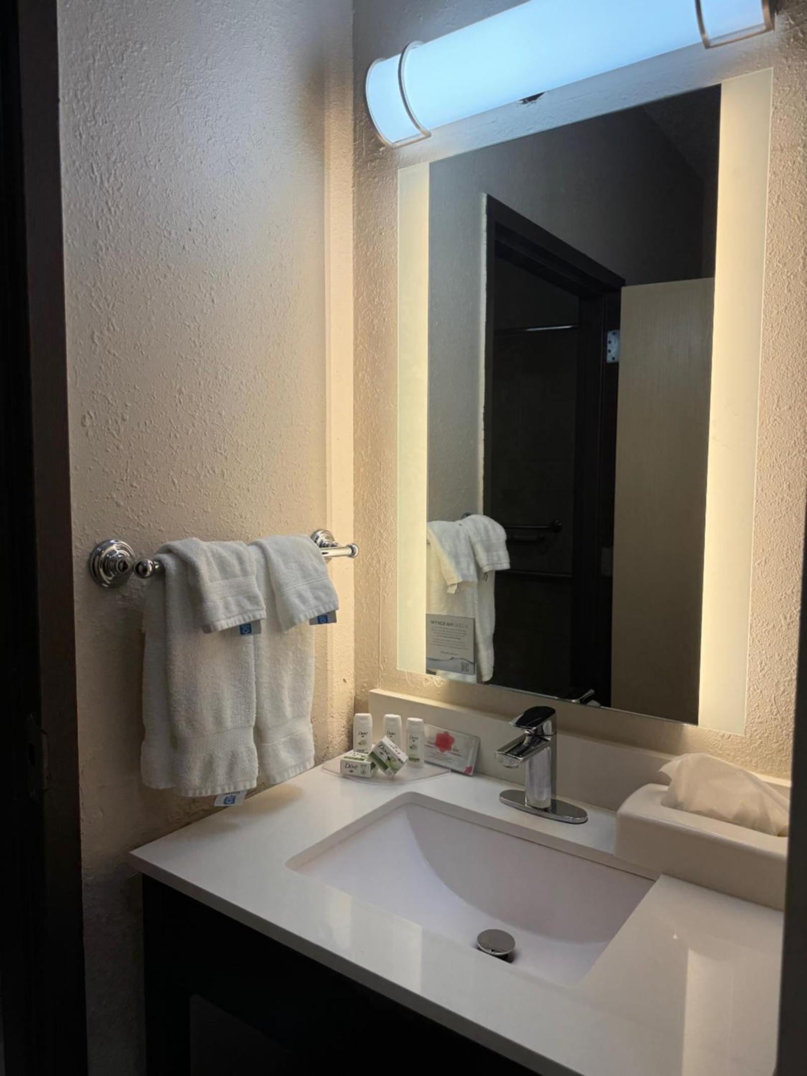 Wingate by Wyndham Marion photo 12