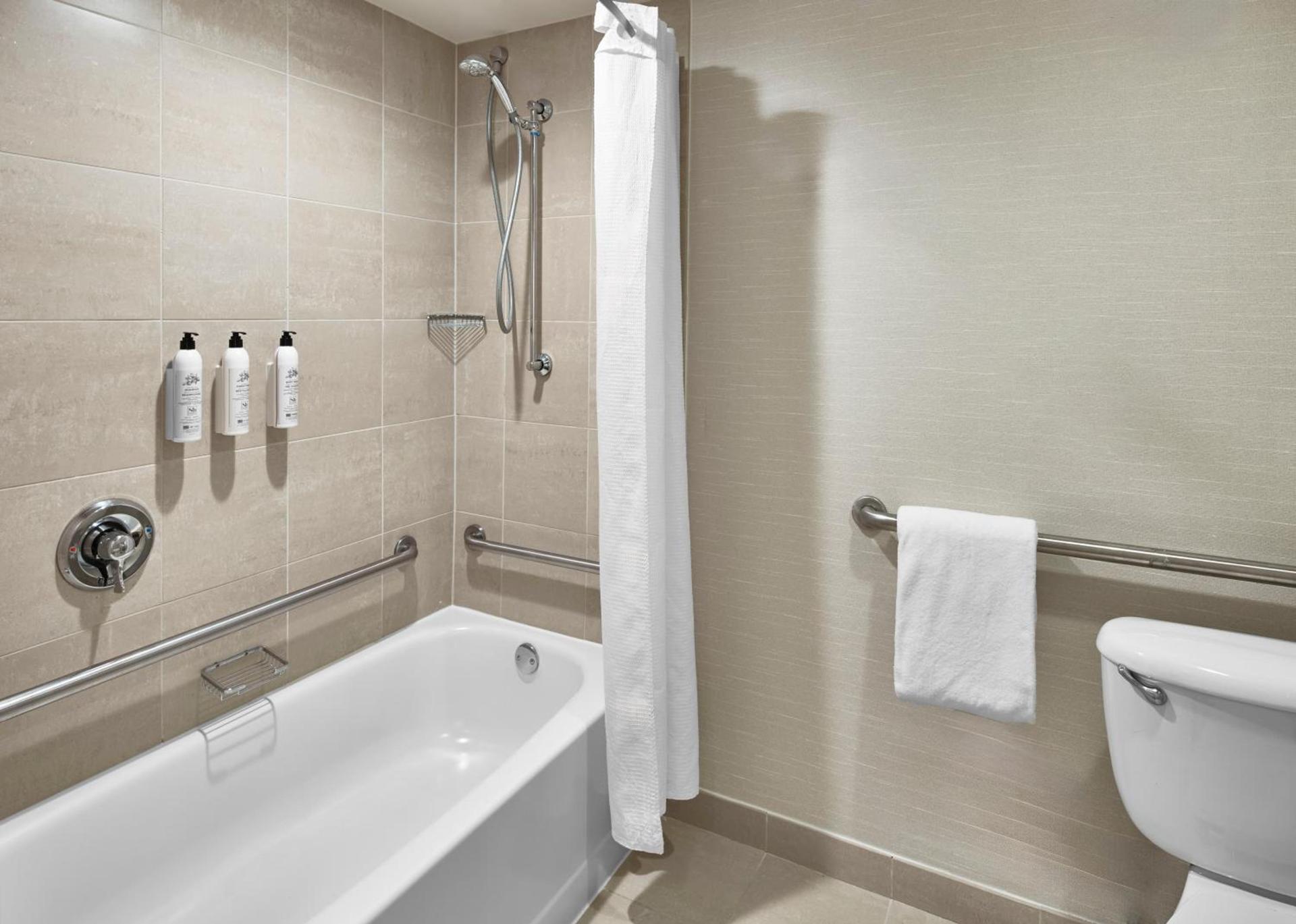 Delta Hotels by Marriott Toledo photo 6