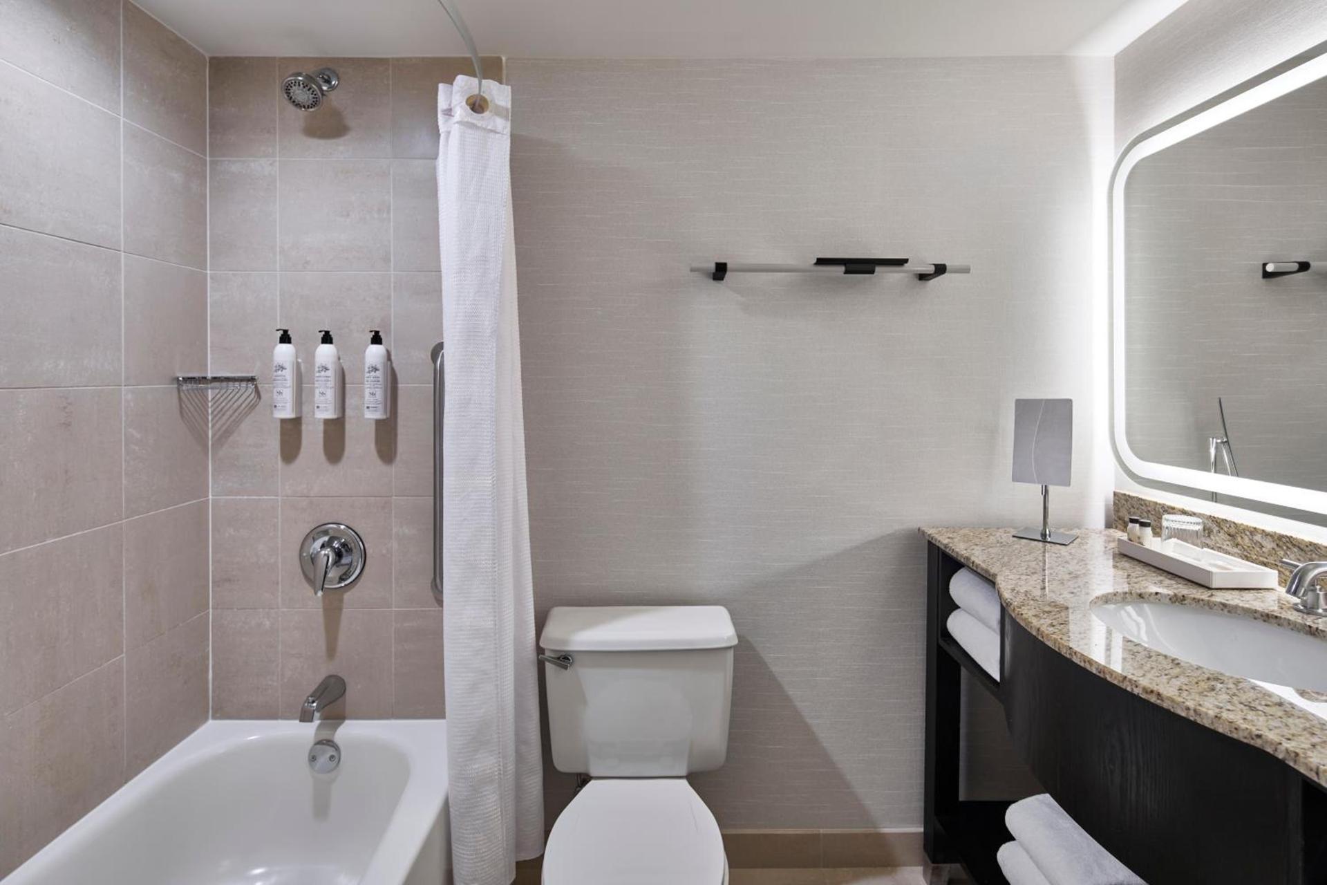 Delta Hotels by Marriott Toledo photo 9