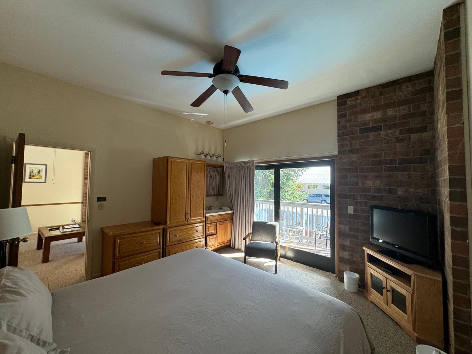 Shadow Mountain Lodge photo 25