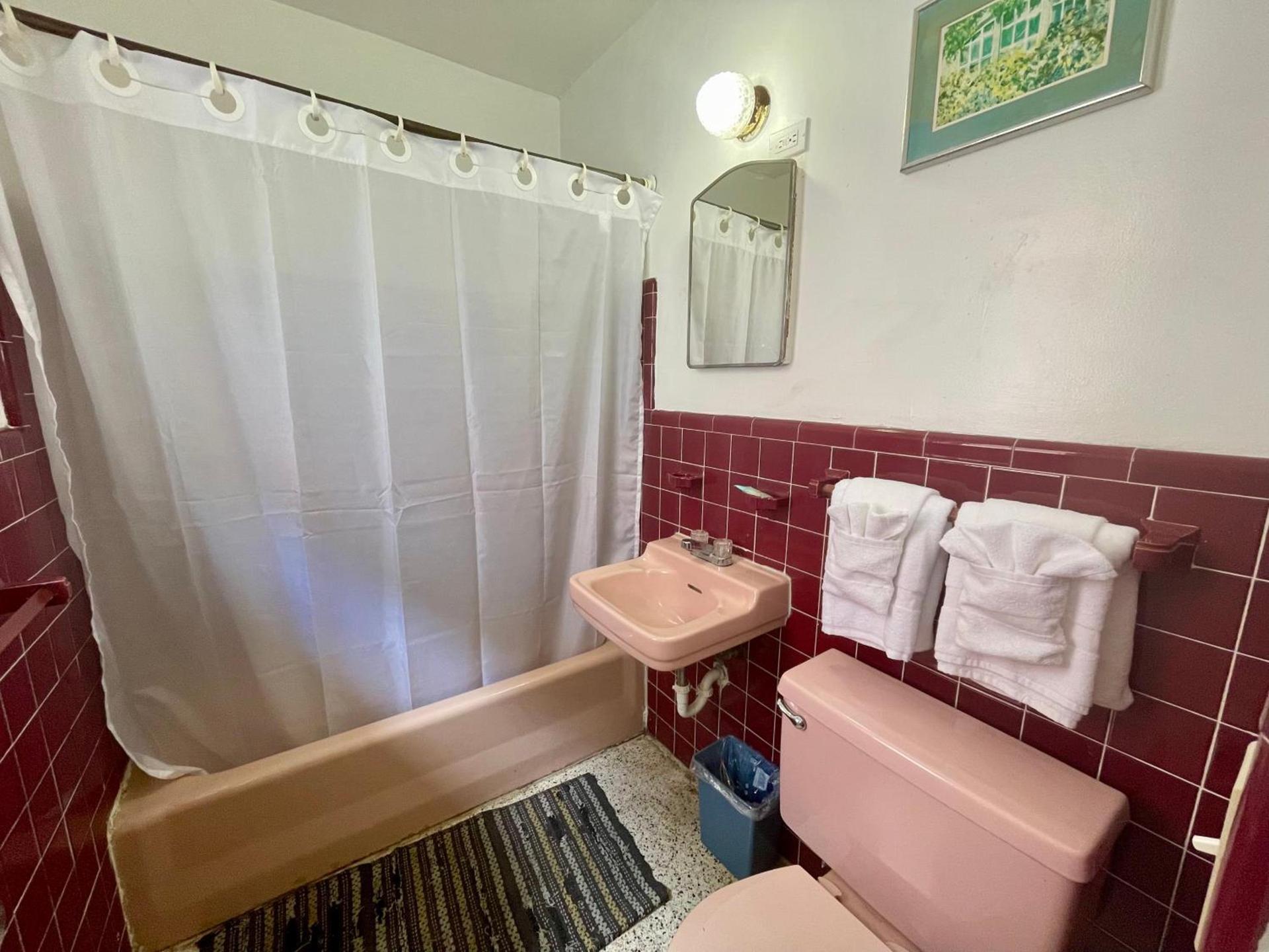 Coral Motel photo 11