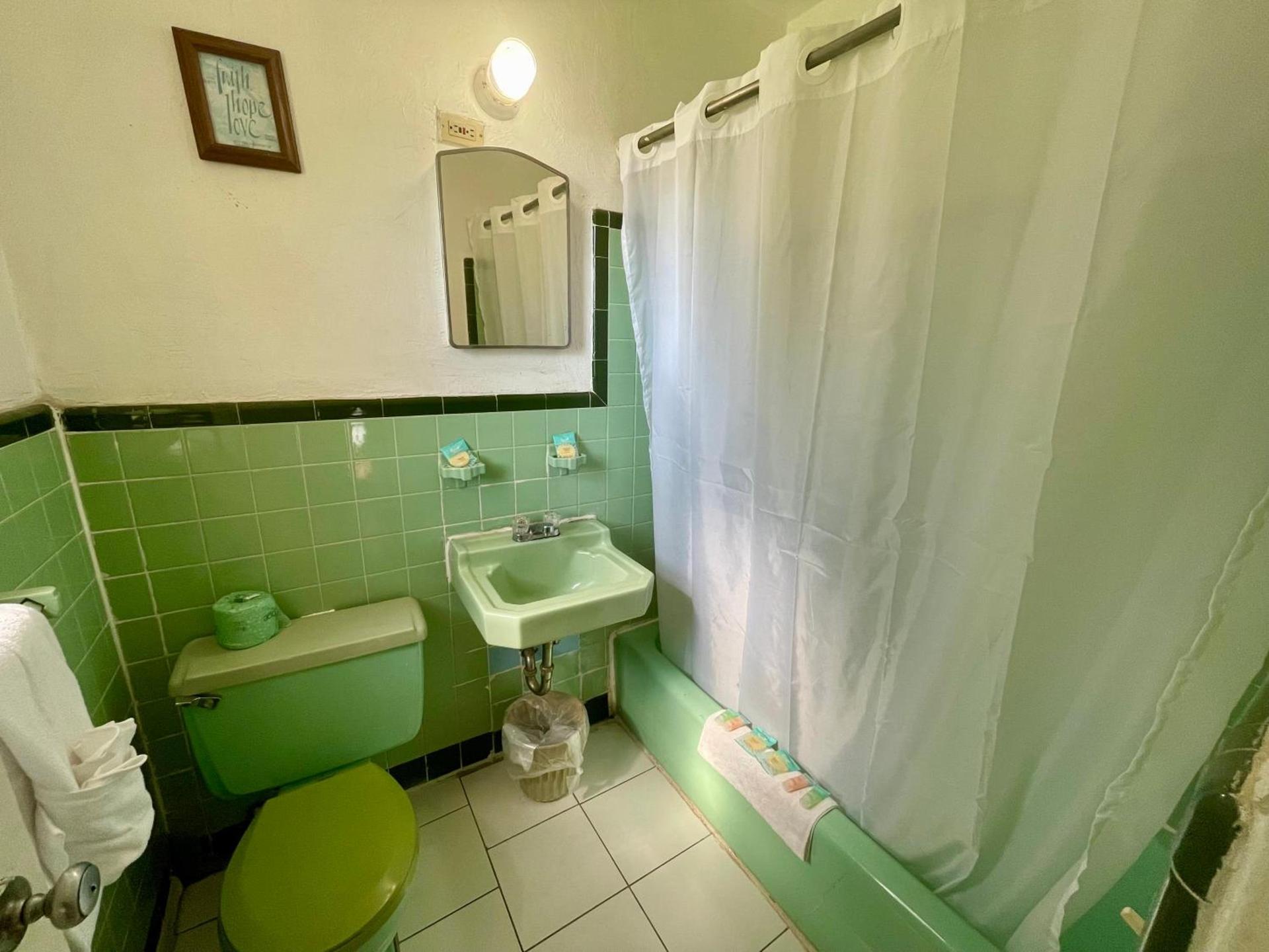 Coral Motel photo 15