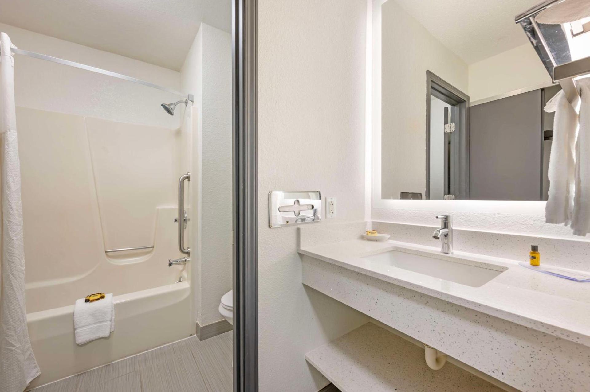 Best Western Plus Anderson photo 17