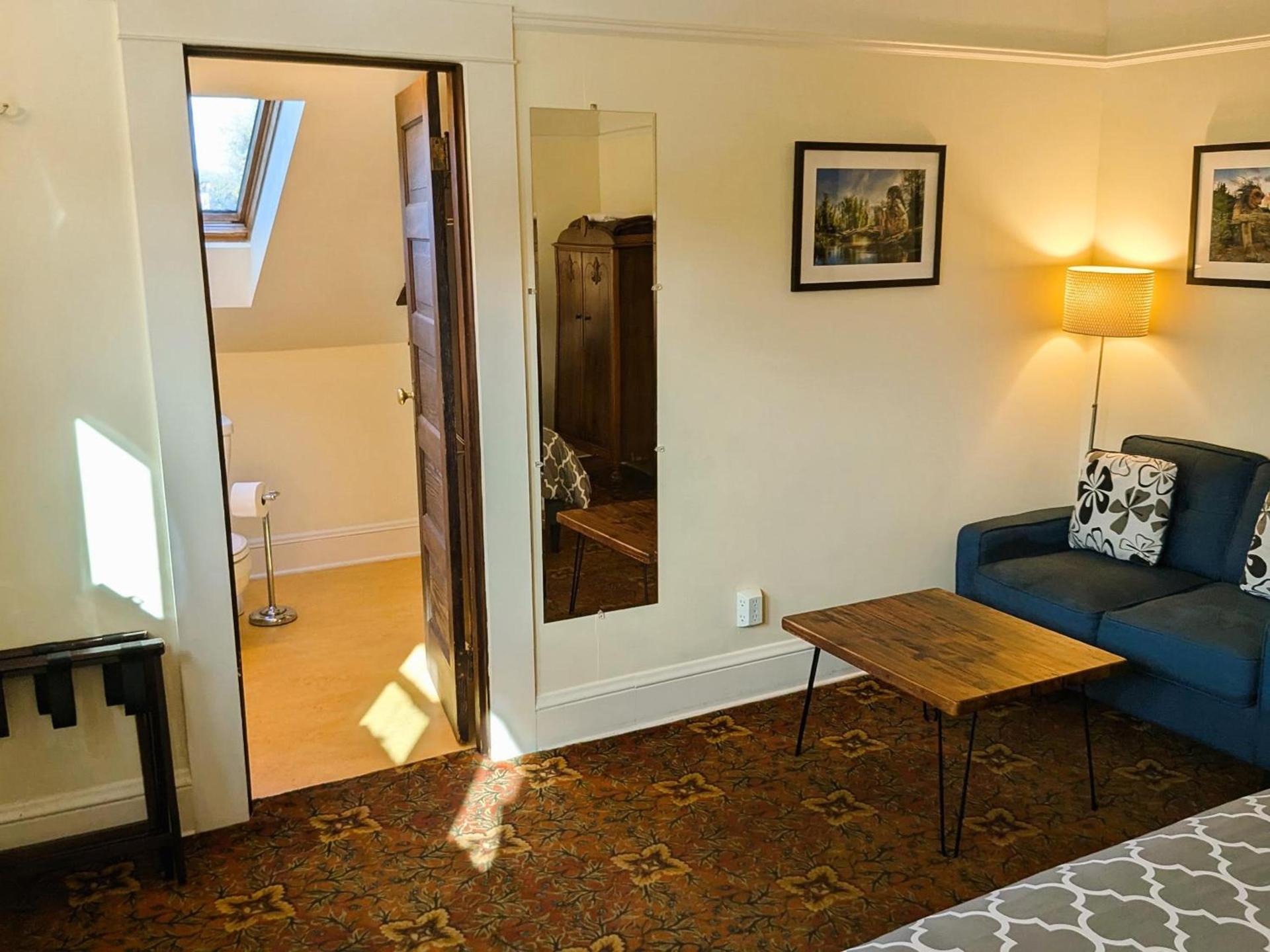 Bluebird Guesthouse photo 50