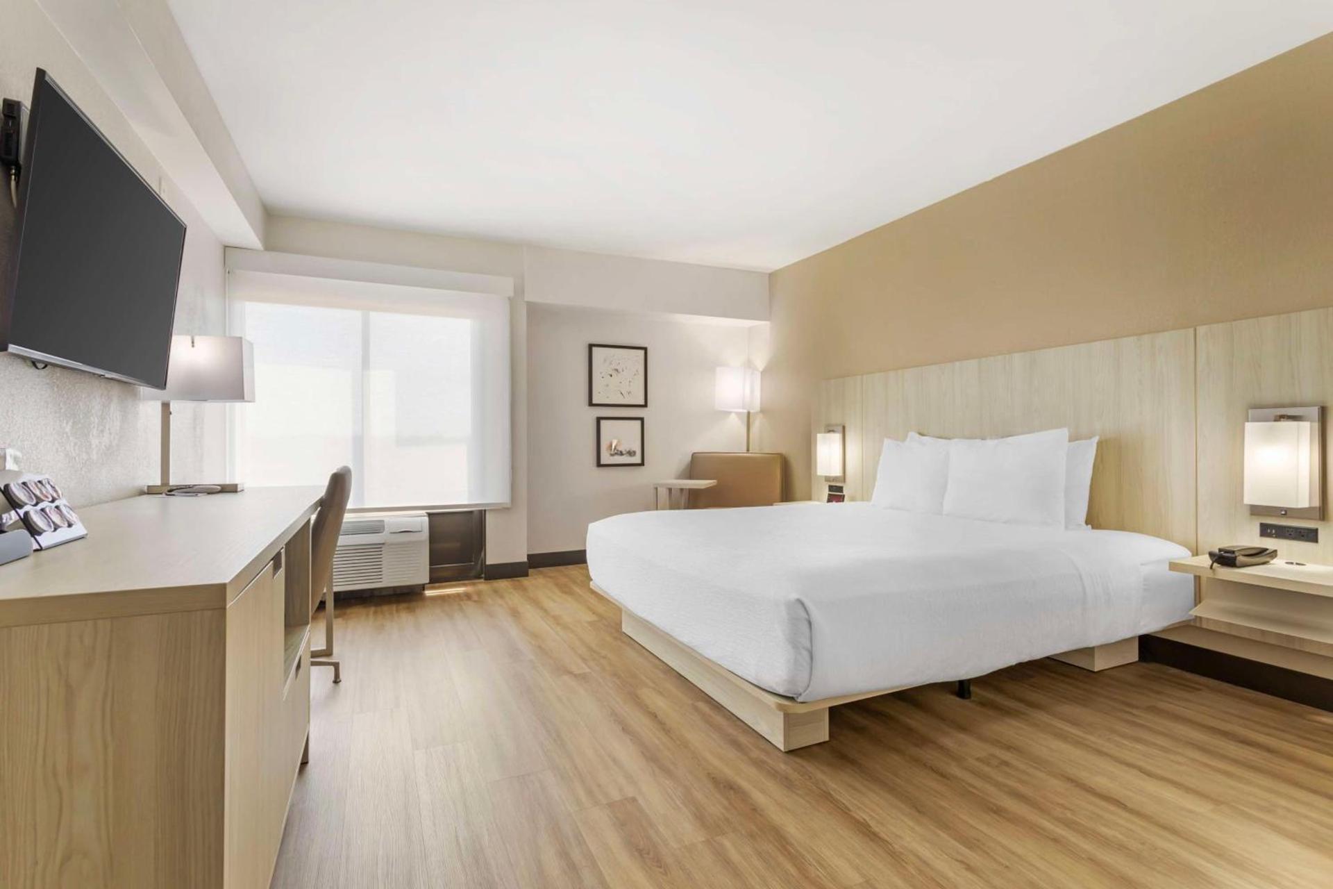 Best Western Plus Sugar Land-Stafford photo 6