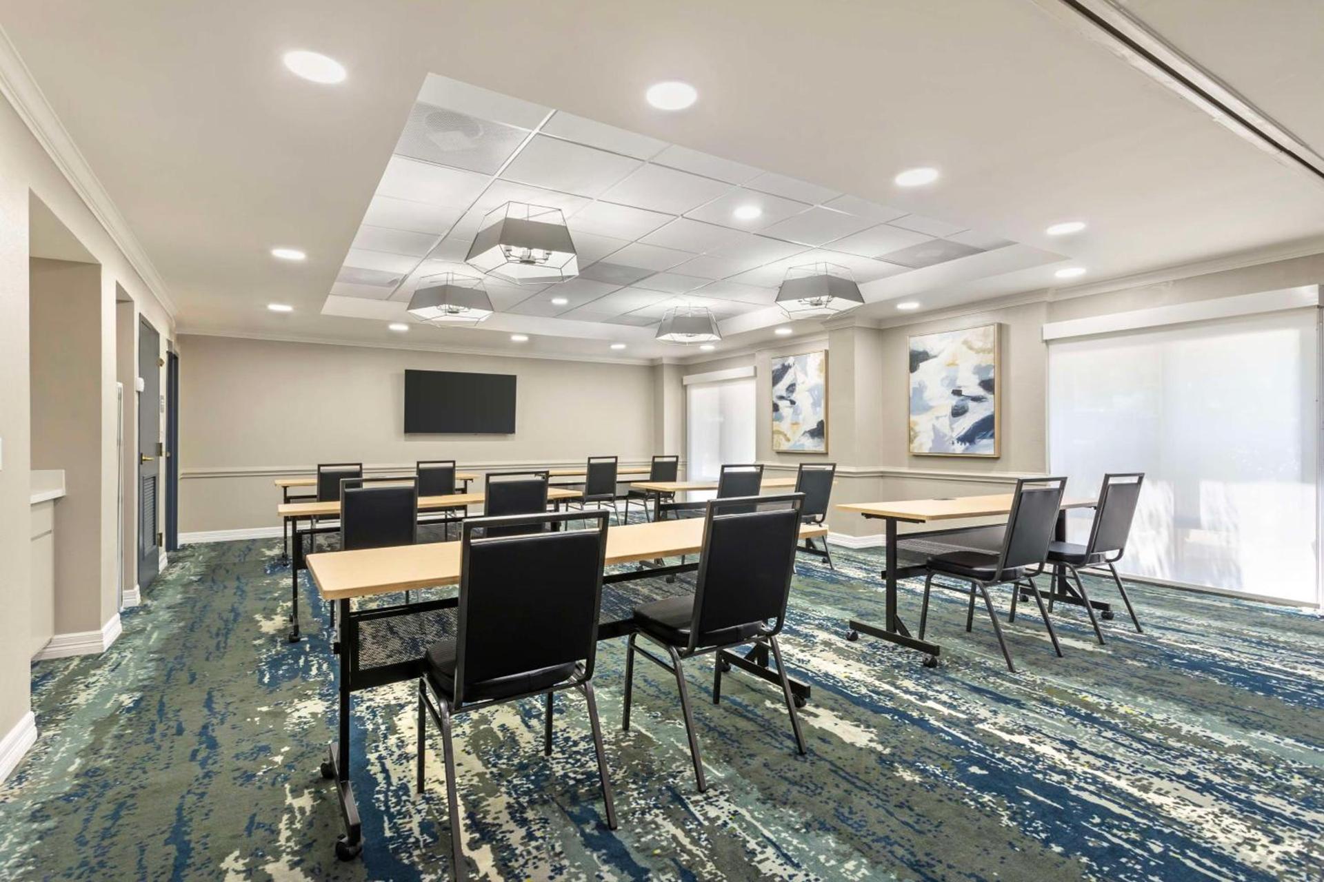 Best Western Plus Sugar Land-Stafford photo 8