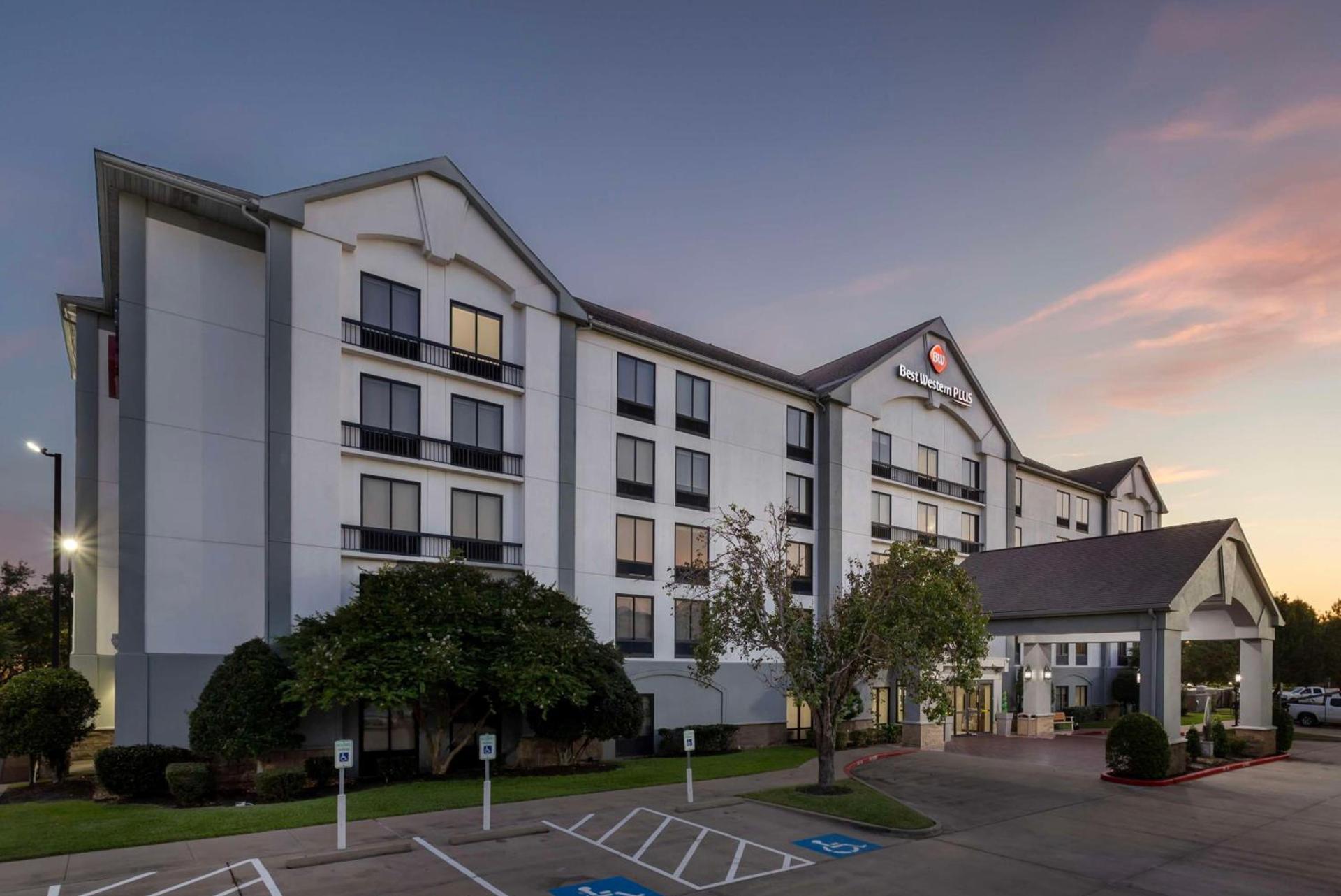 Best Western Plus Sugar Land-Stafford photo 10