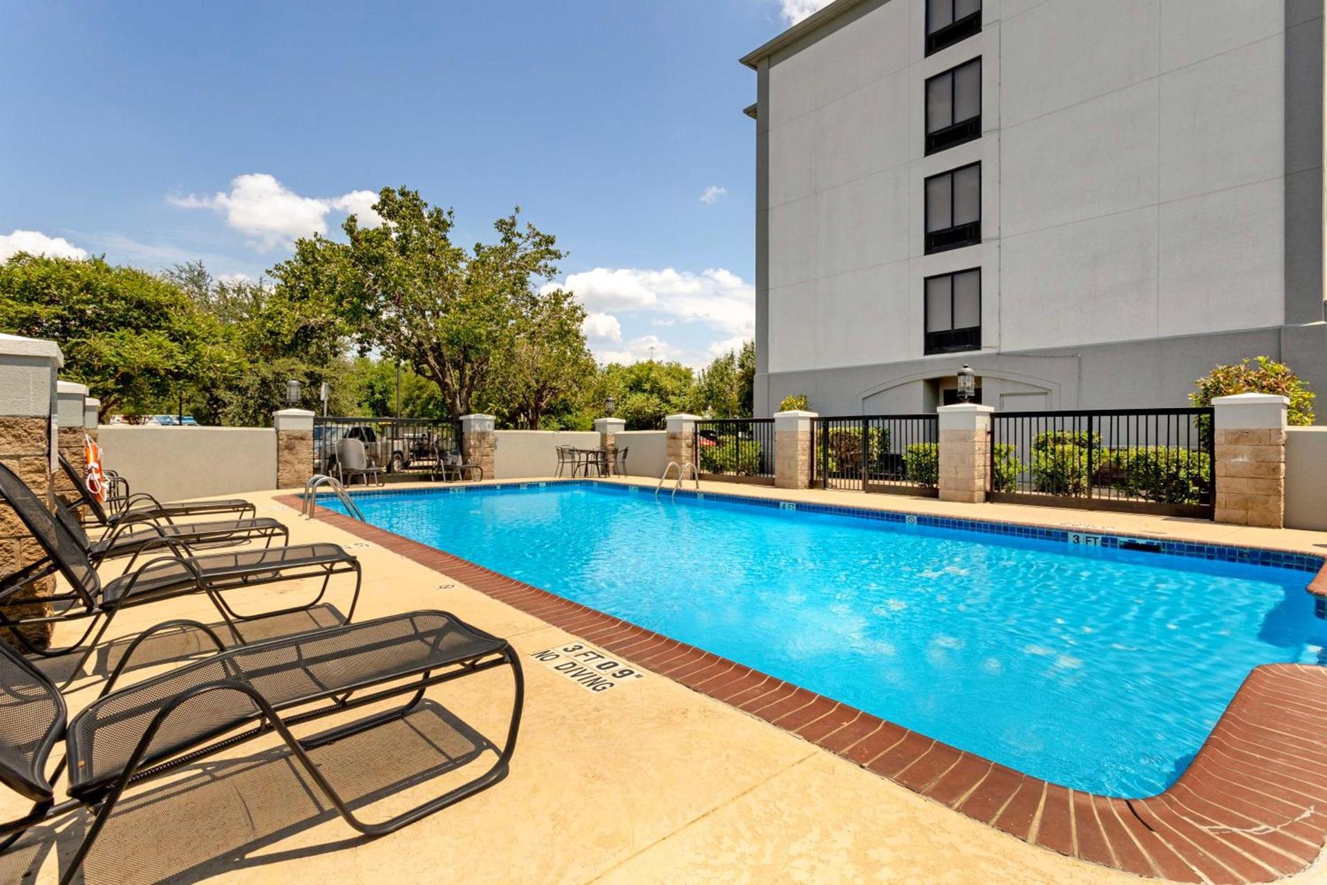Best Western Plus Sugar Land-Stafford photo 9