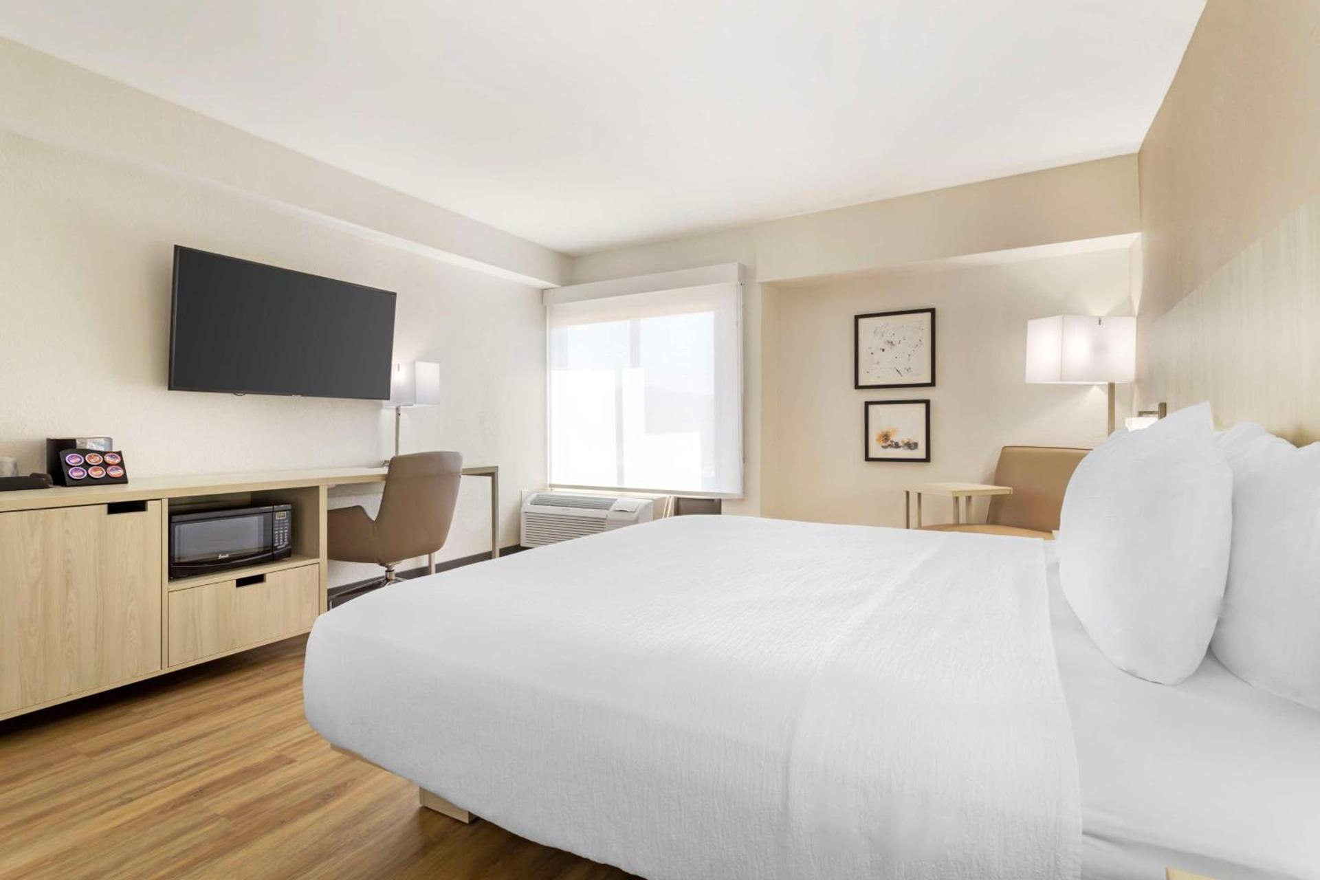 Best Western Plus Sugar Land-Stafford photo 15